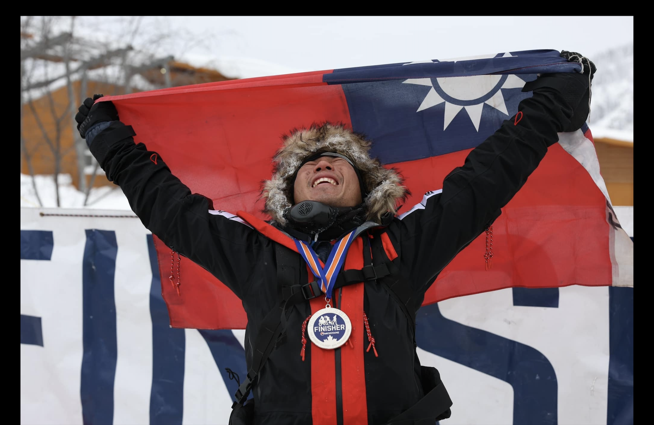 陳彥博極地完賽大秀國旗　凍傷牙裂差點失溫都撐過去了