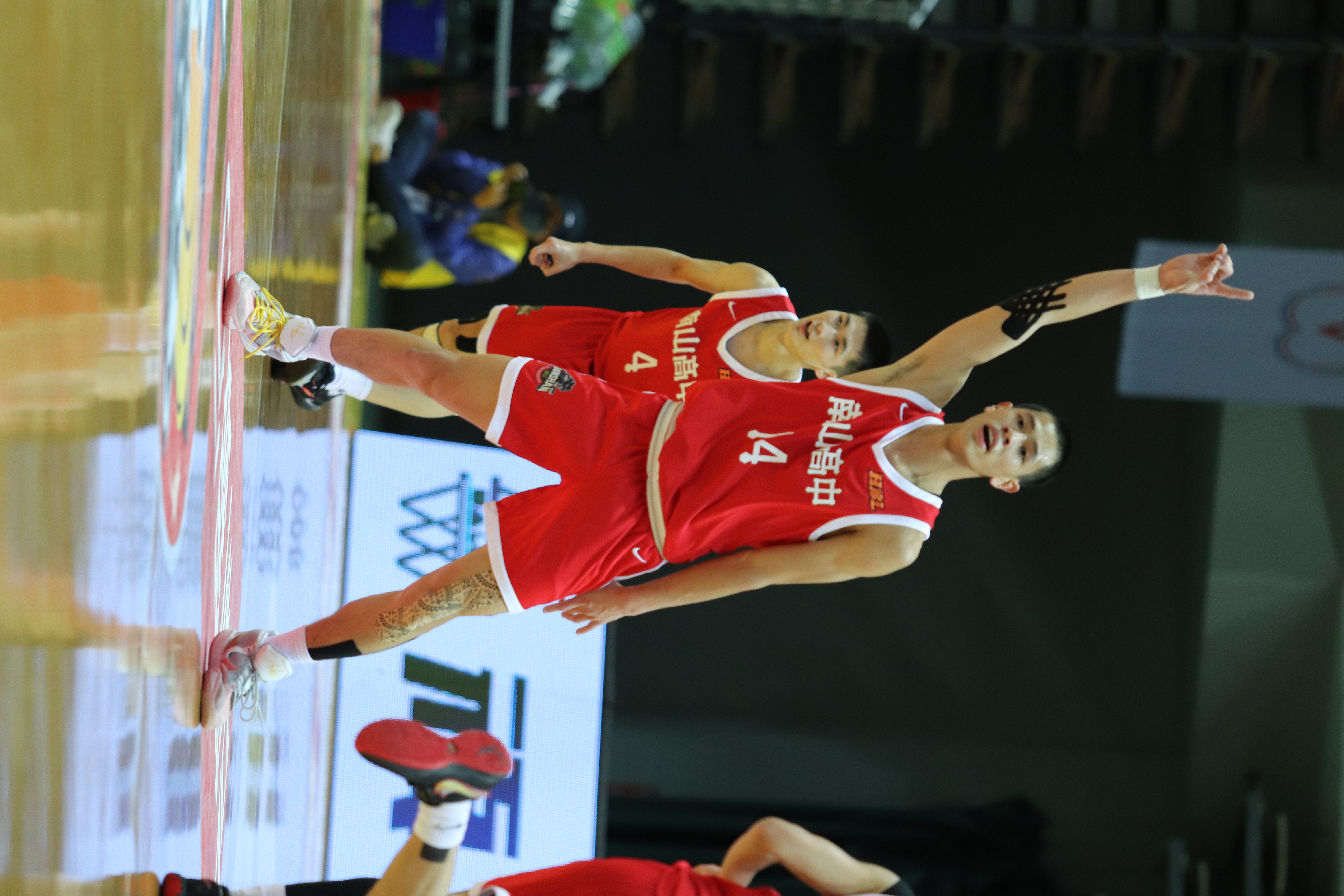 明星爸媽到場　曹祐寧亂丟絕殺能仁