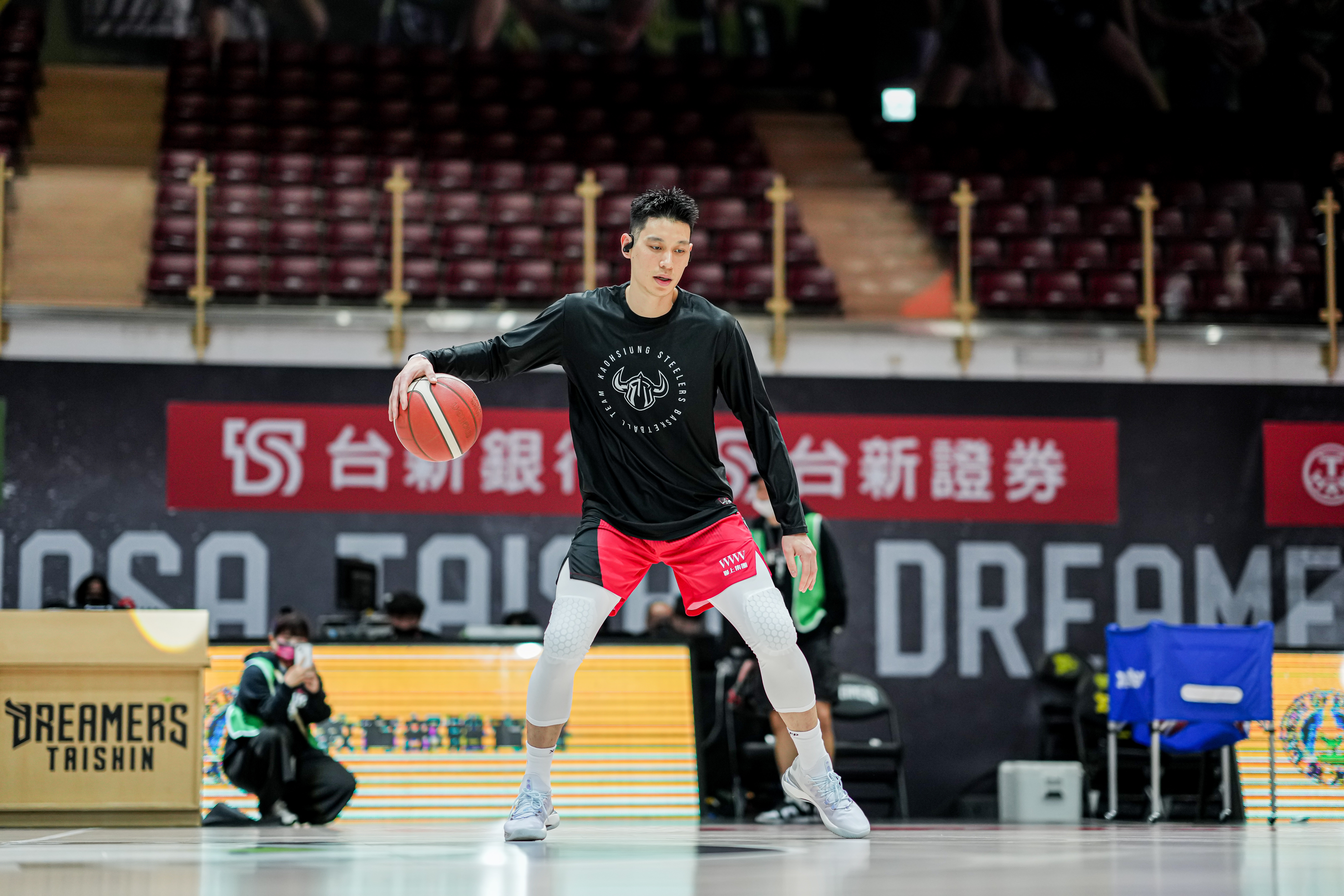 林書豪上半場只休3分鐘　鋼鐵人仍落後11分