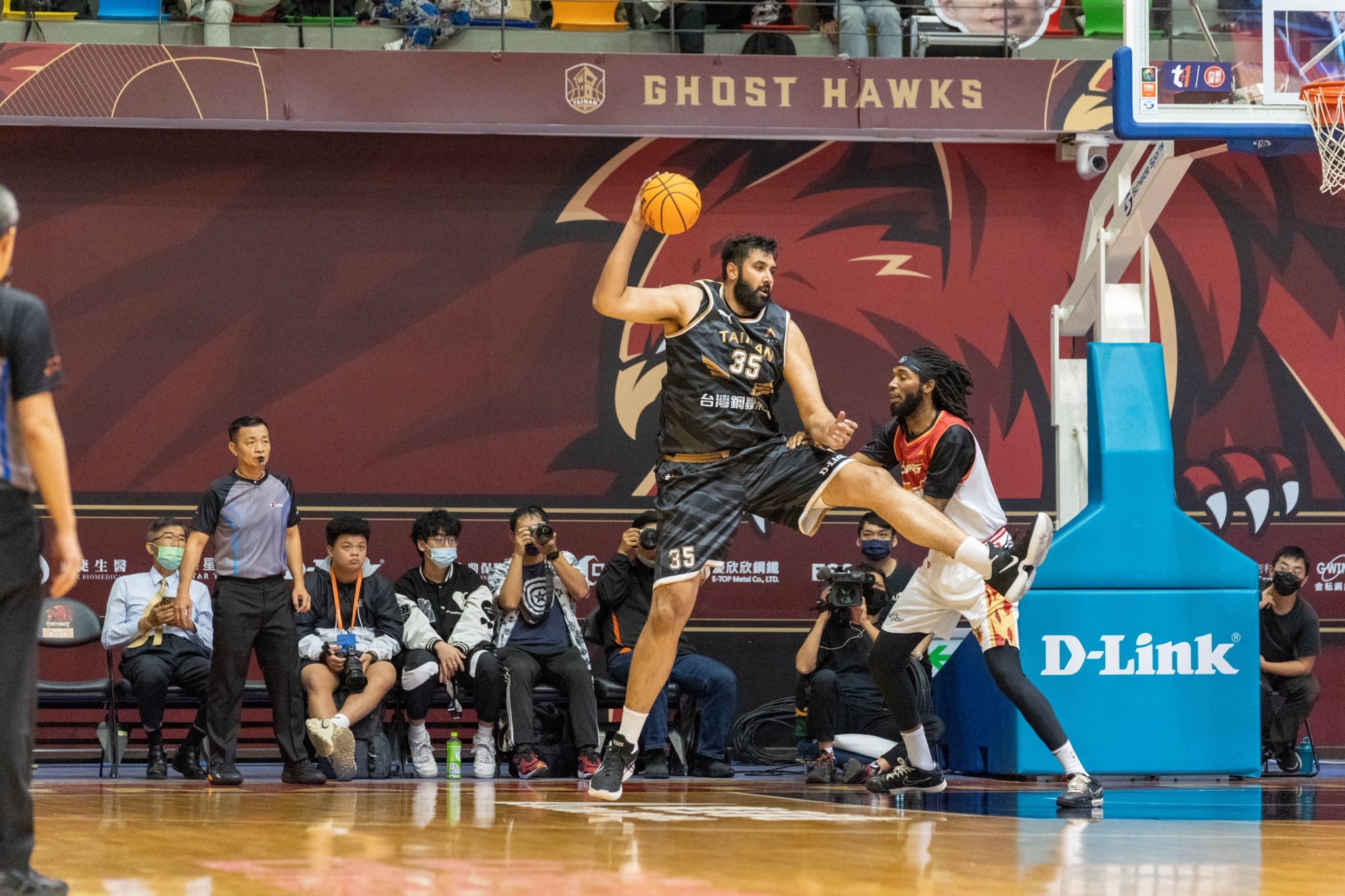 單節灌46分平紀錄　獵鷹31分之差射日