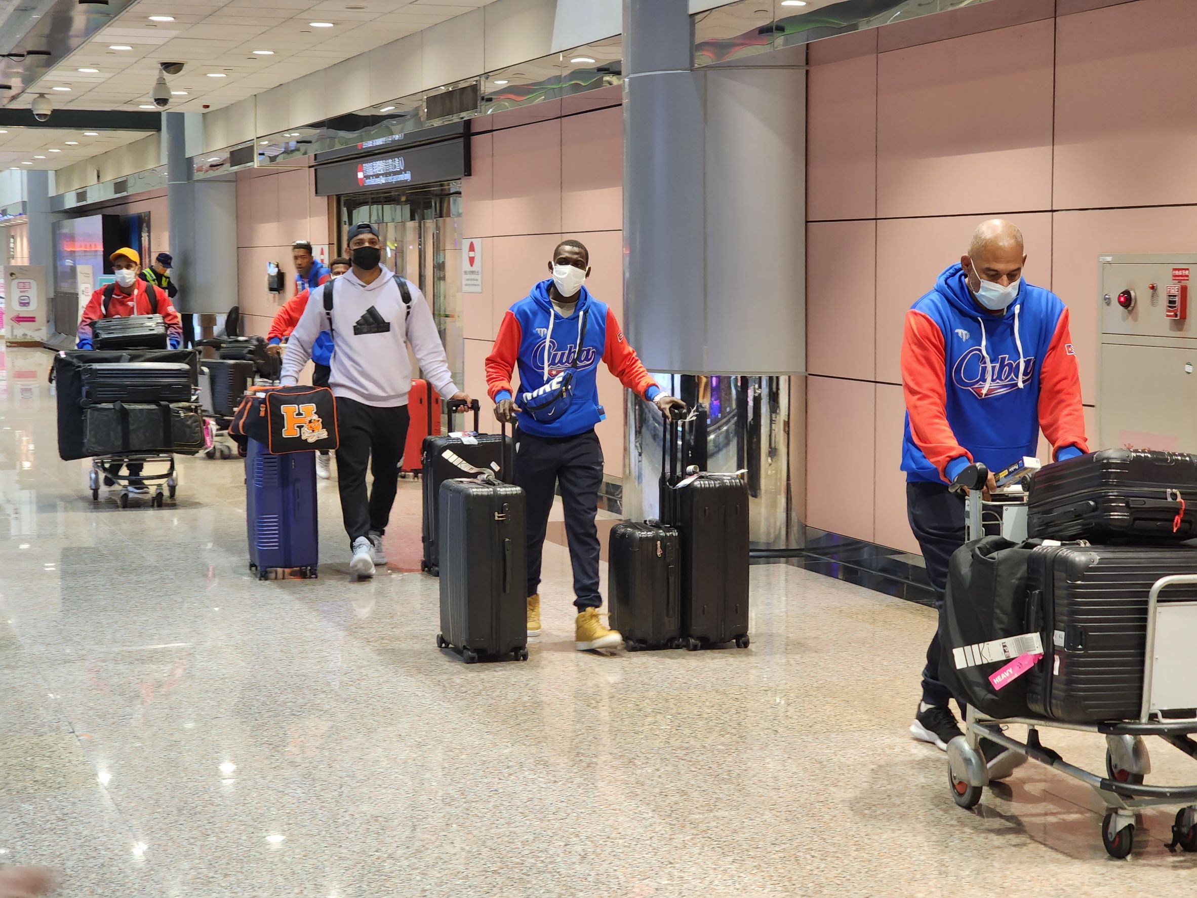 WBC》紅色閃電來了！古巴最強終結者抵台　明到新莊練球