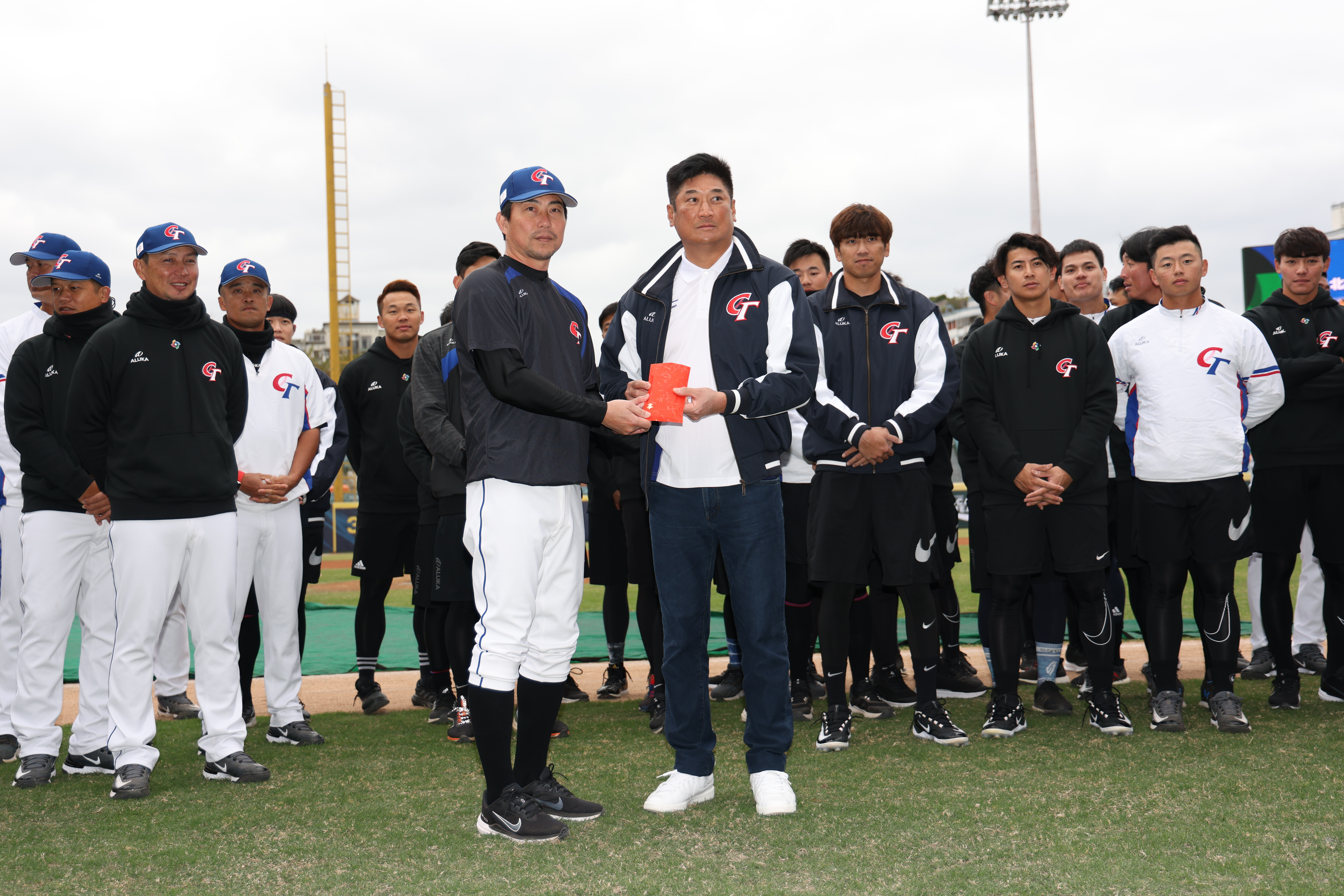 WBC》記住我們是世界第二！辜董帶加菜金勉勵中華隊