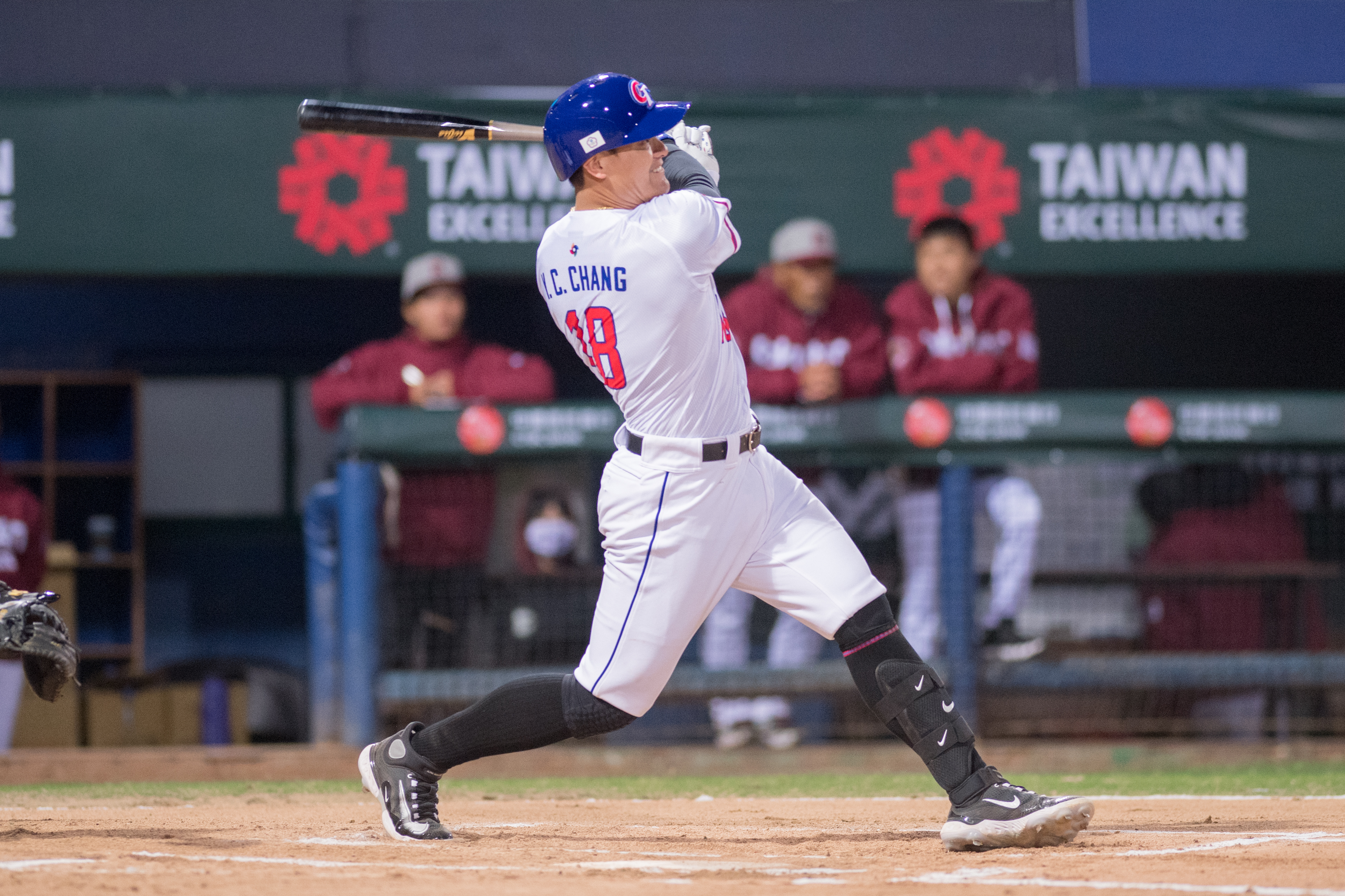 WBC》中華隊熱身賽戰兄弟　昨晚開轟的張育成再扛4棒