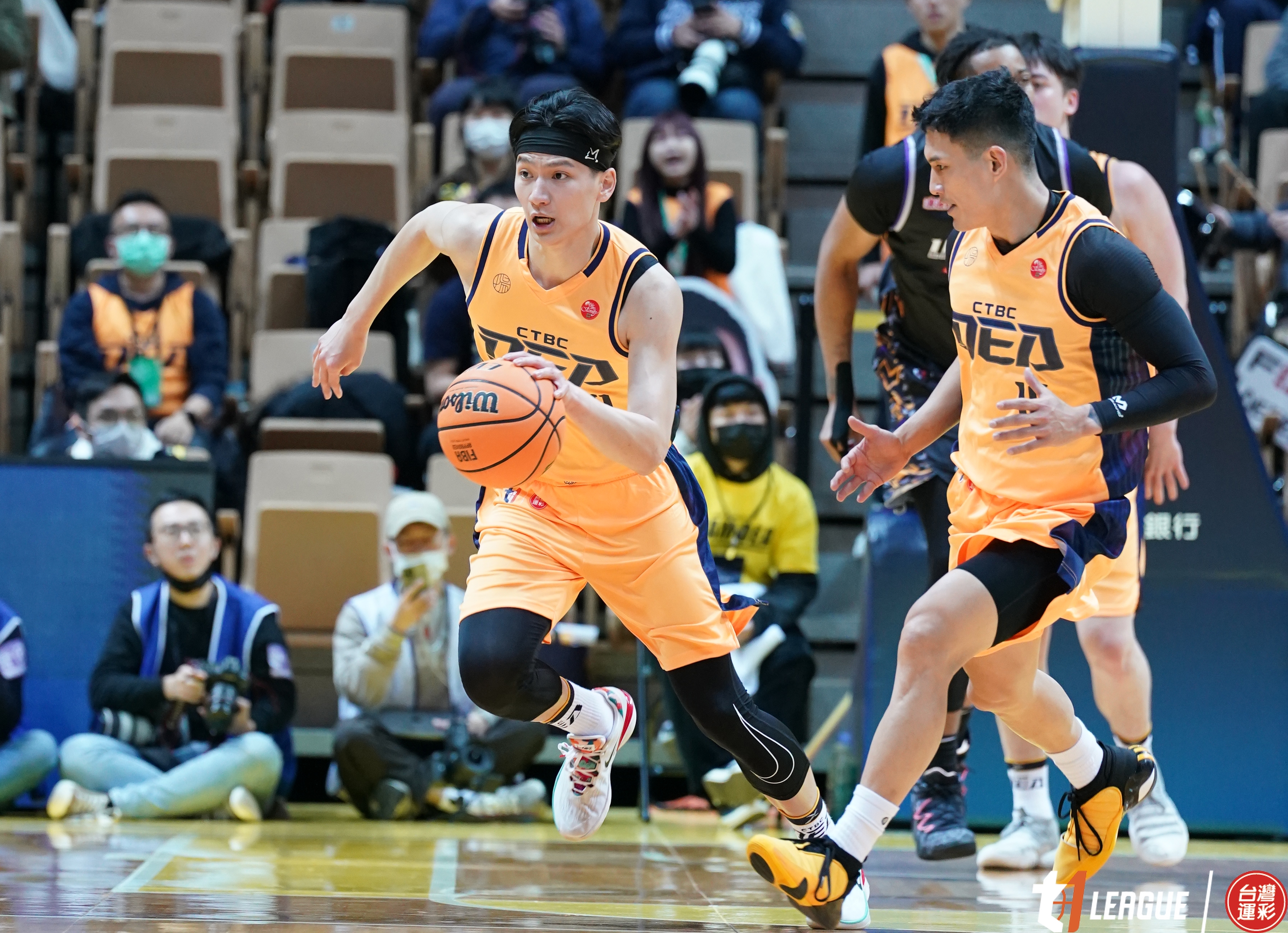 飆10顆三分球平紀錄　謝亞軒搶走魔獸版面