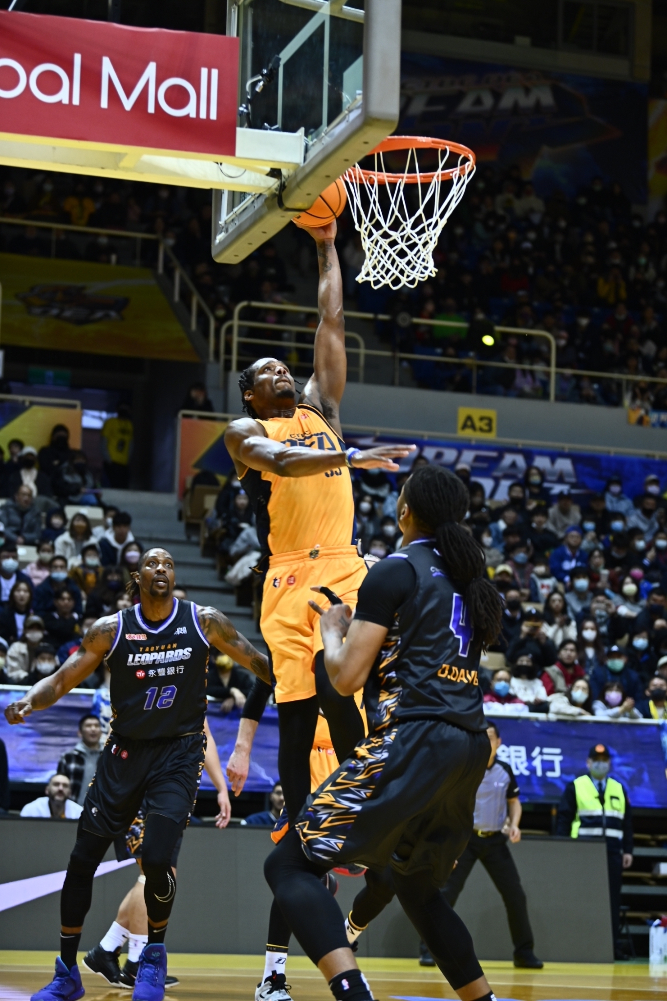 金恩守住霍華德　光總多找到使用說明書