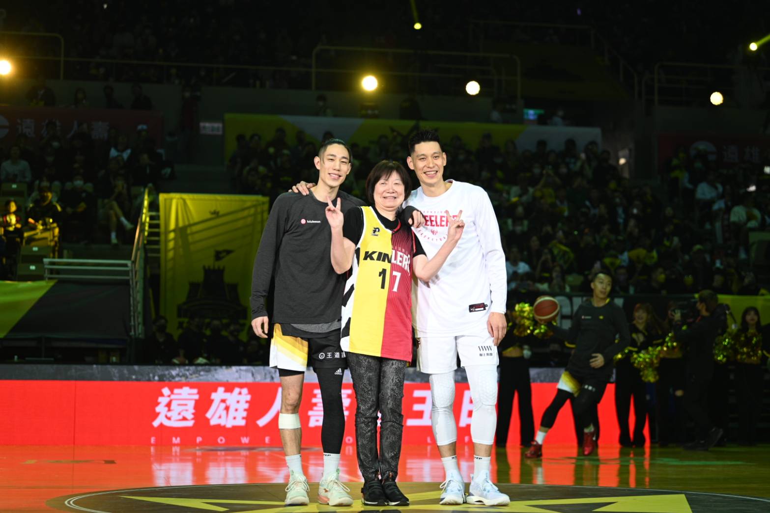 林書豪上半場技壓弟弟　鋼鐵人與國王平手