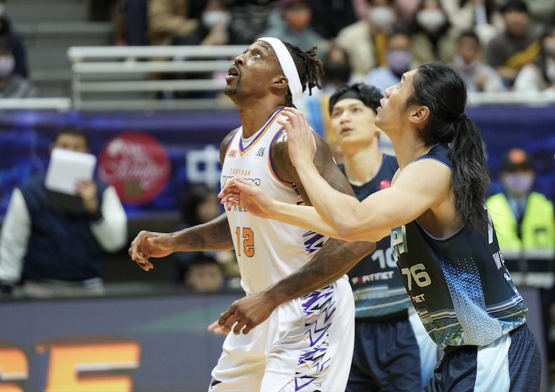 特攻擒下雲豹7連勝　魔獸霍華德30分31籃板11失誤