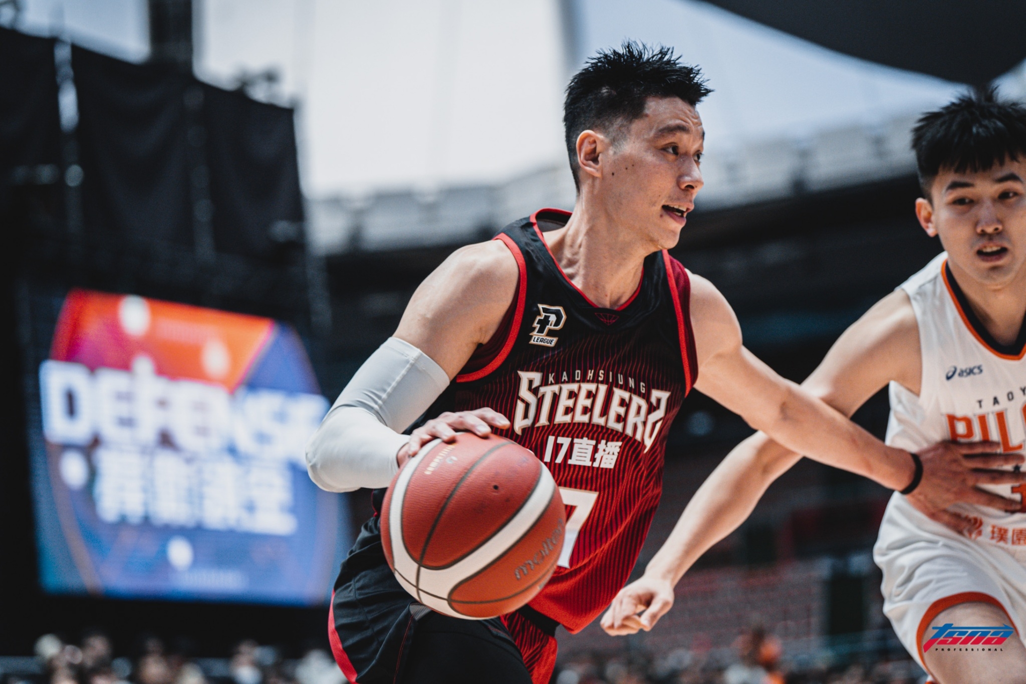 焦點不在我　林書豪要媒體訪龍哥