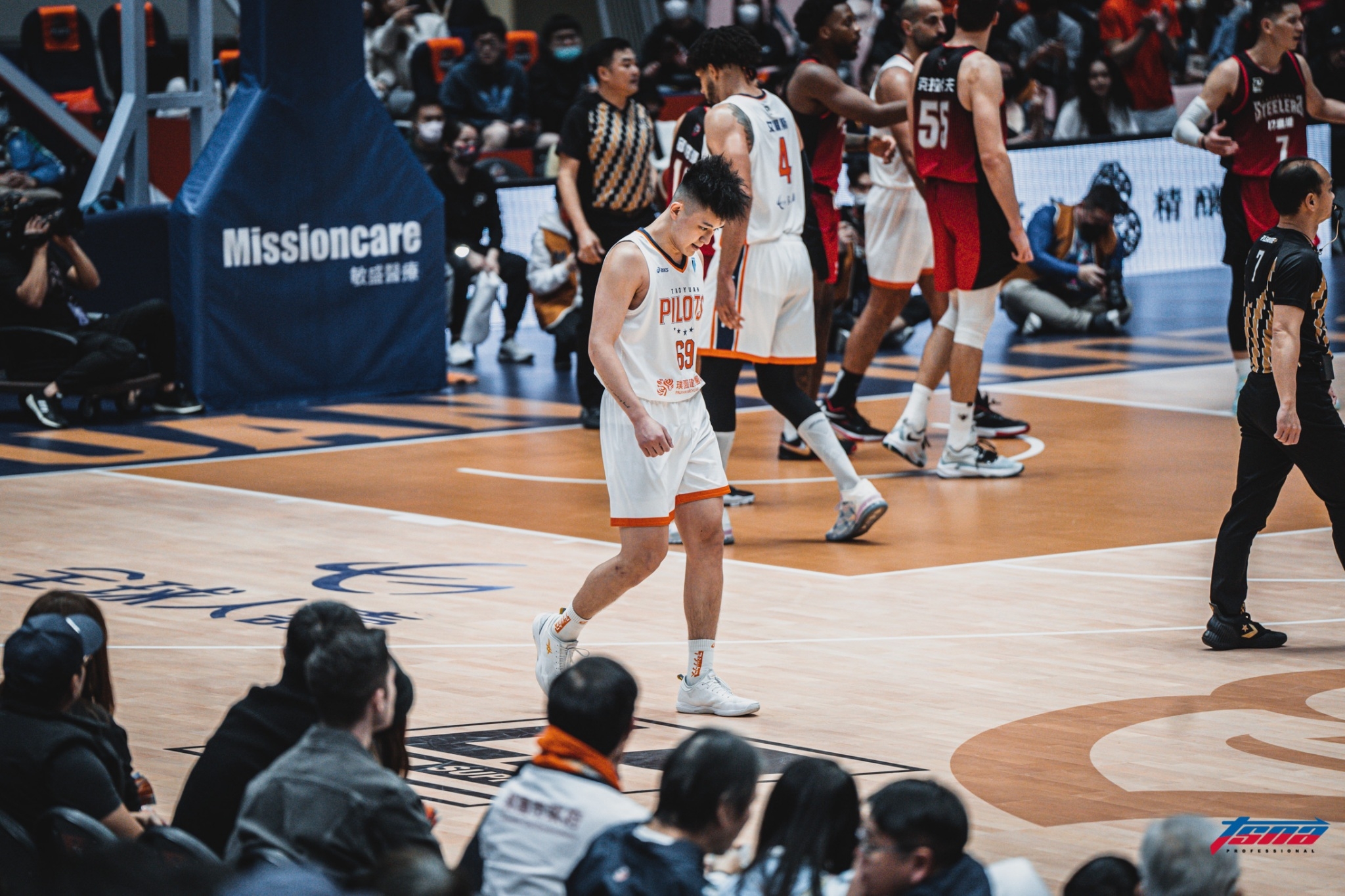 領航猿糟糕的一天　卡總：不會改變任何事