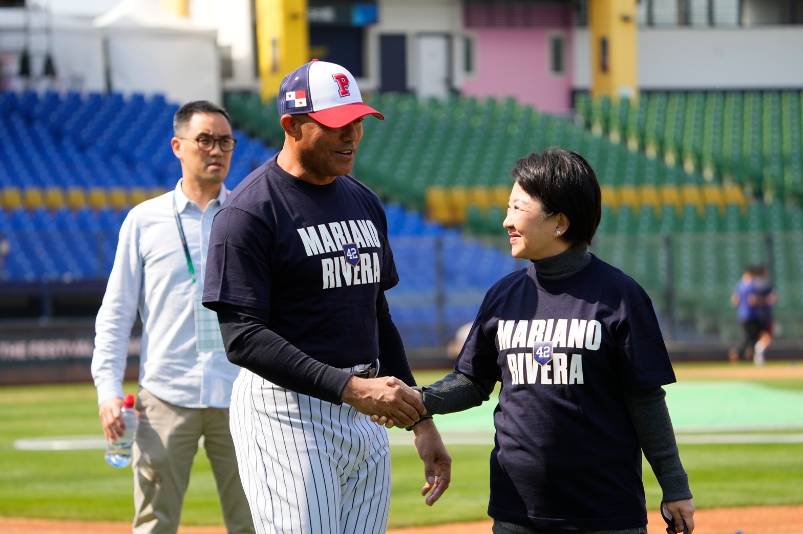 MLB傳奇球星李維拉台中授技　盧秀燕：培育未來球星