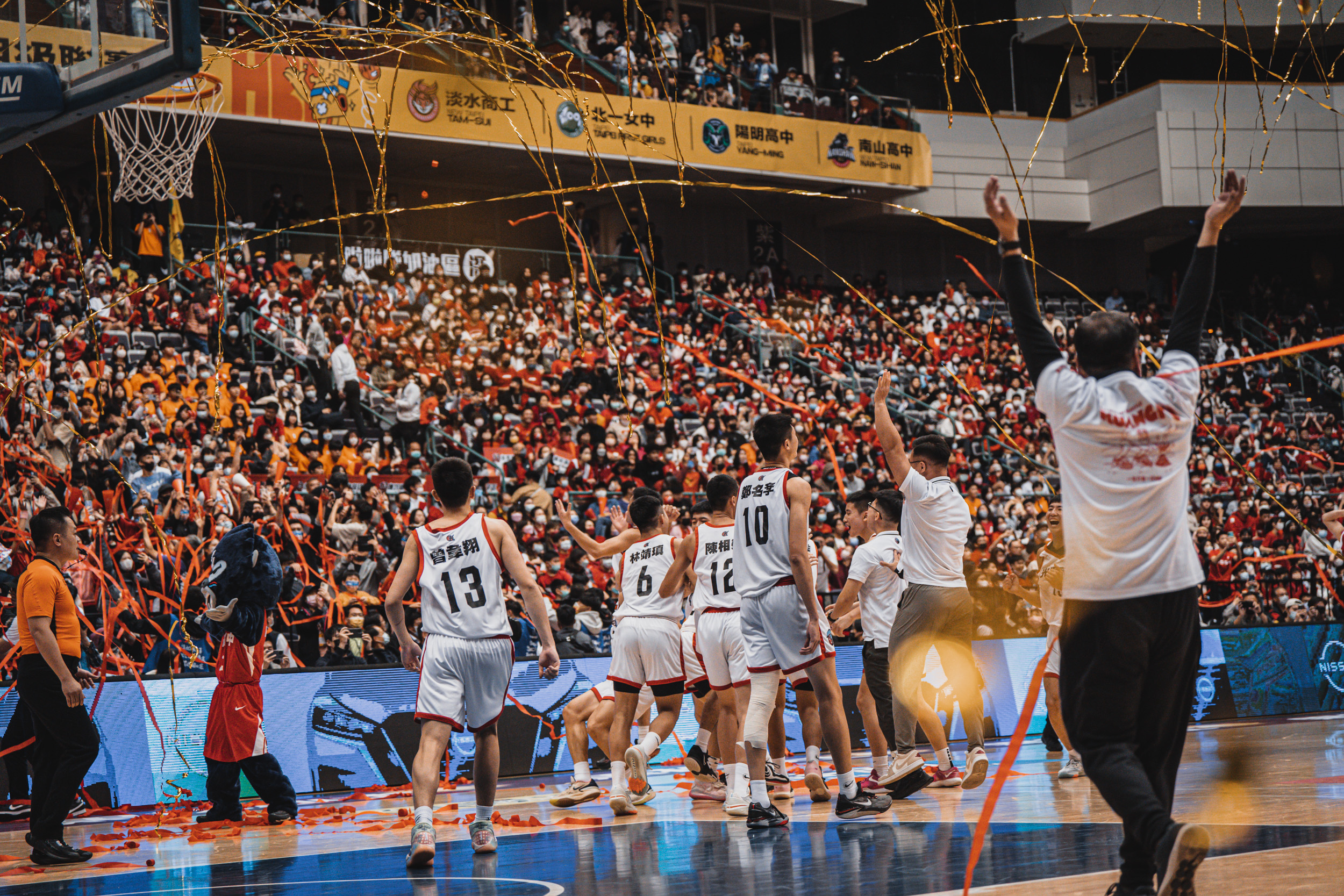 光復17連勝2連霸　全隊每人1支iphone14