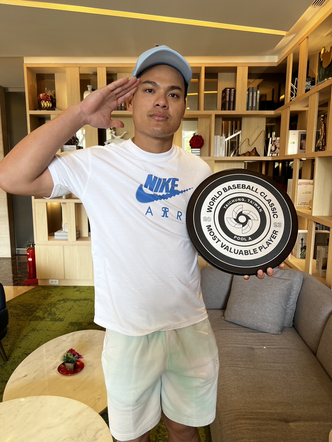 WBC》張育成拿到MVP獎盃　這個獎項屬於團隊