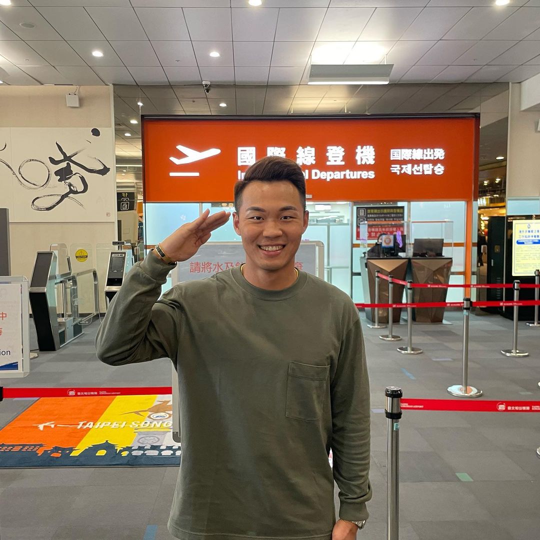 結束經典賽回日本奮戰　王柏融致敬張育成敬禮