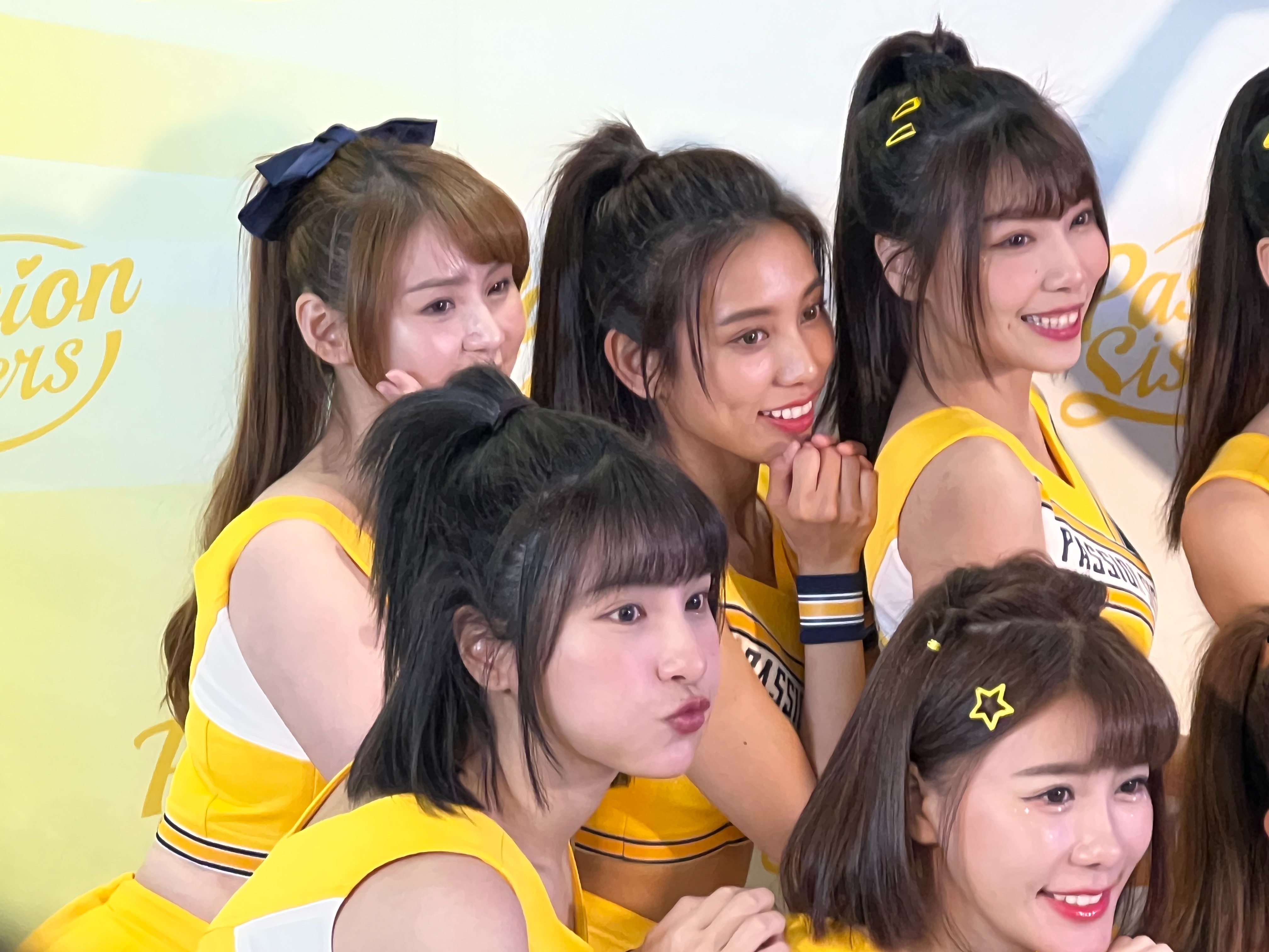 WBC》敗給古巴球迷、啦啦隊落淚　兄弟經典女孩說張育成這一轟最感動