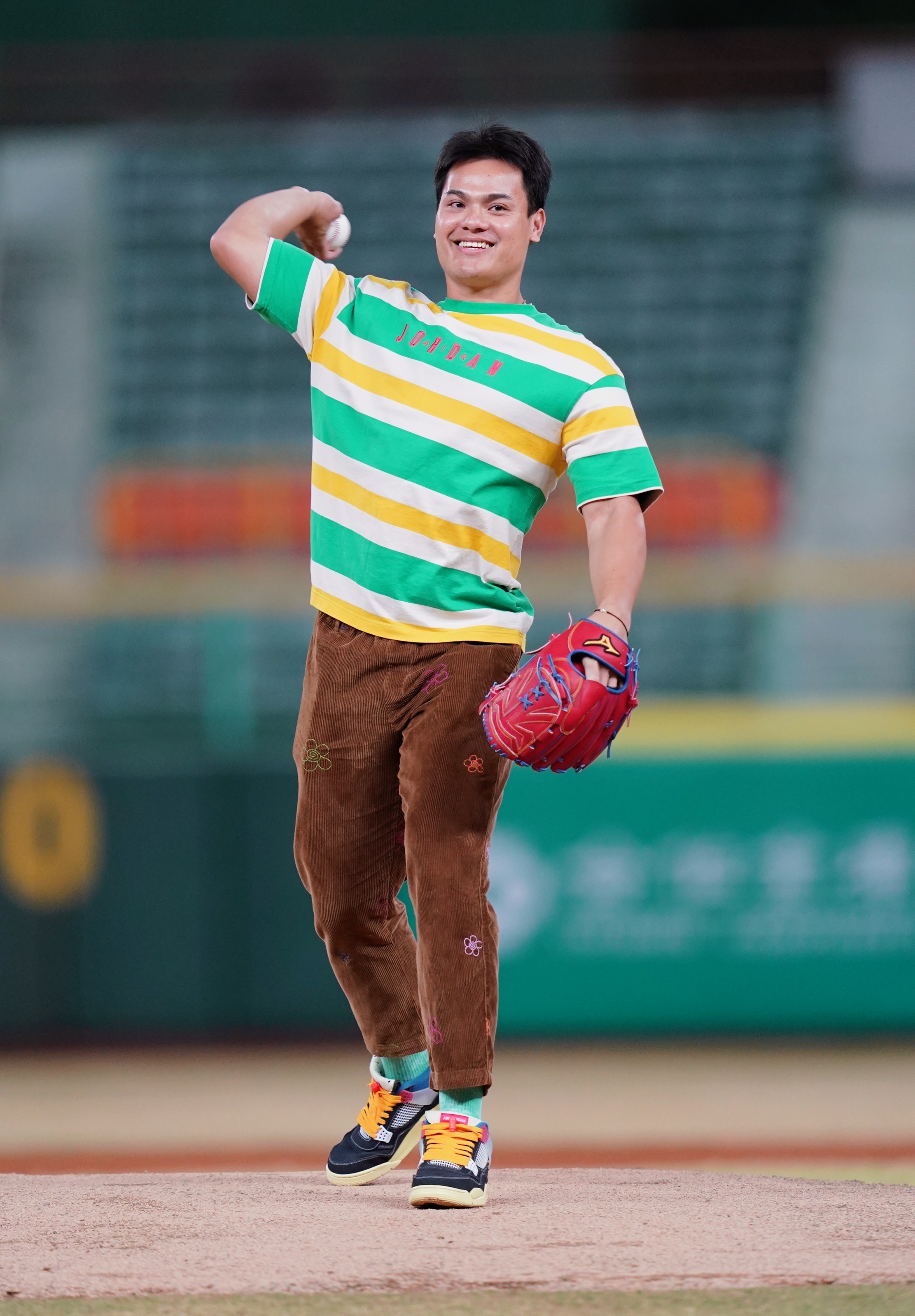 影/被稱為「陳金鋒接班人」　張育成：他是標竿，我追隨他的腳步努力