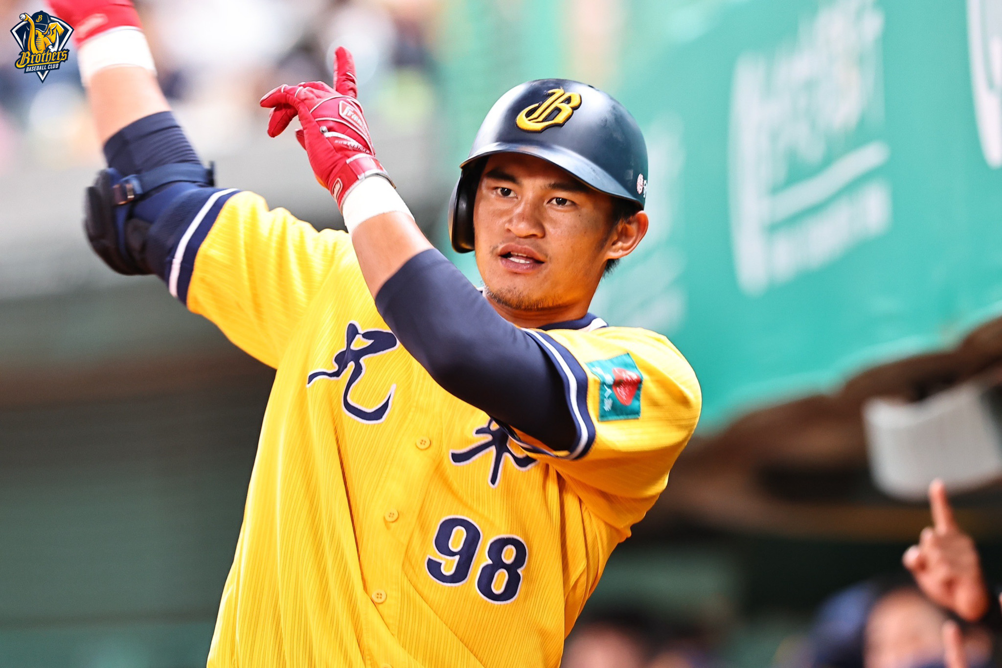 岳東華今年第1轟終於來了！　經典賽看江坤宇守二壘：覺得好奇怪