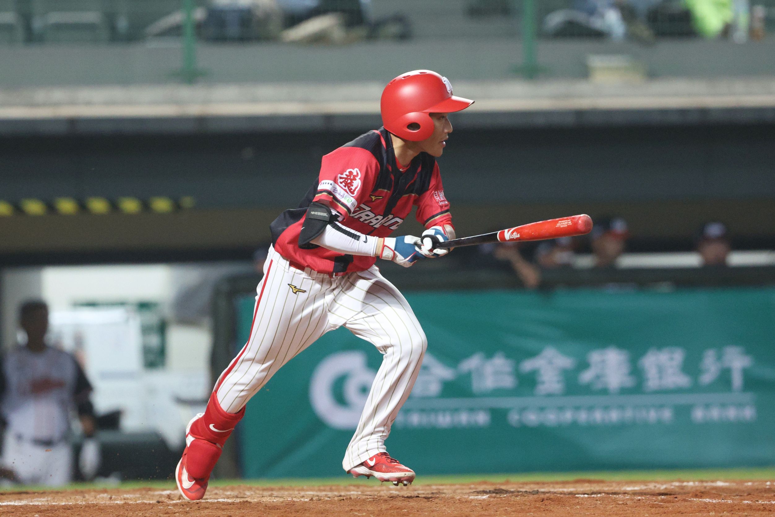 王威晨、江坤宇、郭天信歸隊打熱身賽　王維中膝蓋不適開季可能牛棚出發