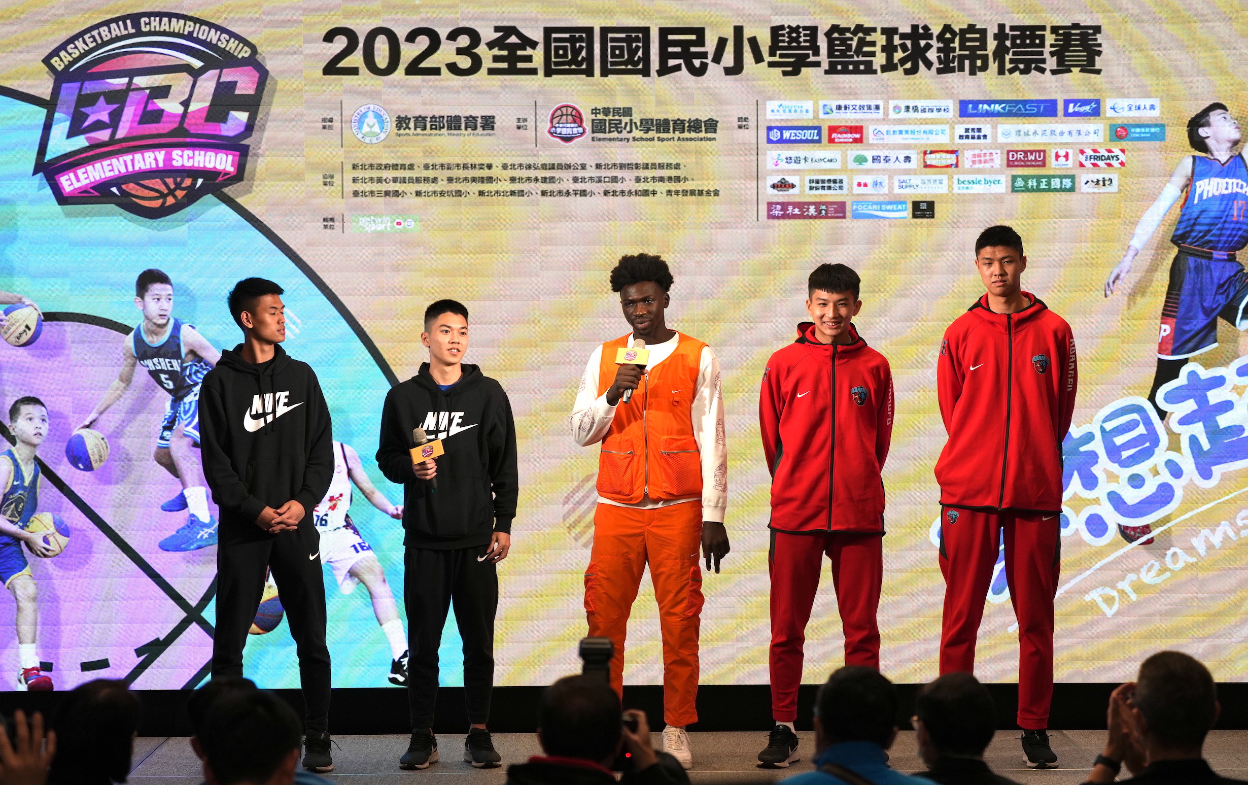 阿巴西看到小學生有感　如果早點接觸籃球　我會比現在更好