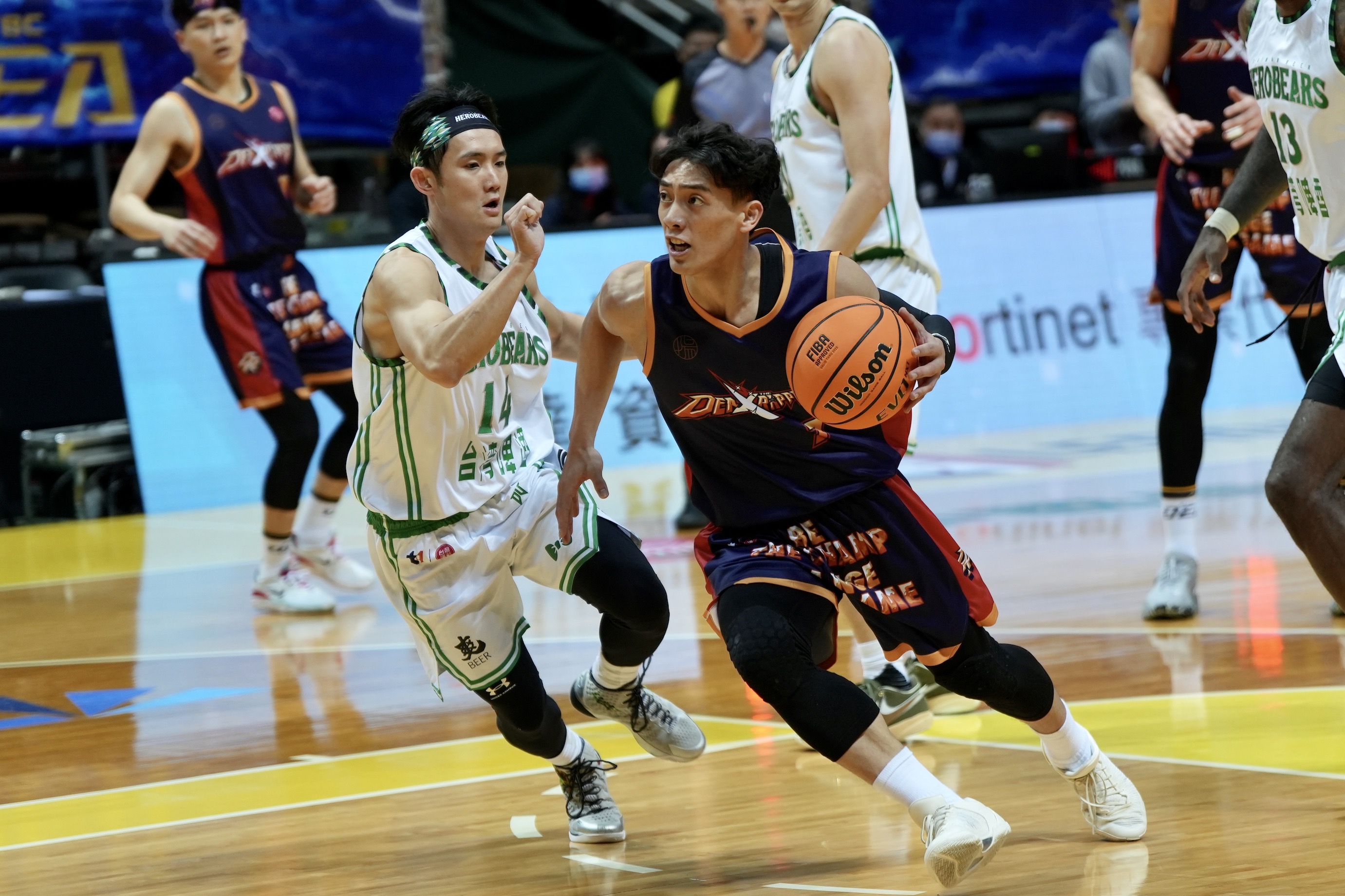 魏嘉豪本季代表作　但為了防守蔣淯安打到抽筋