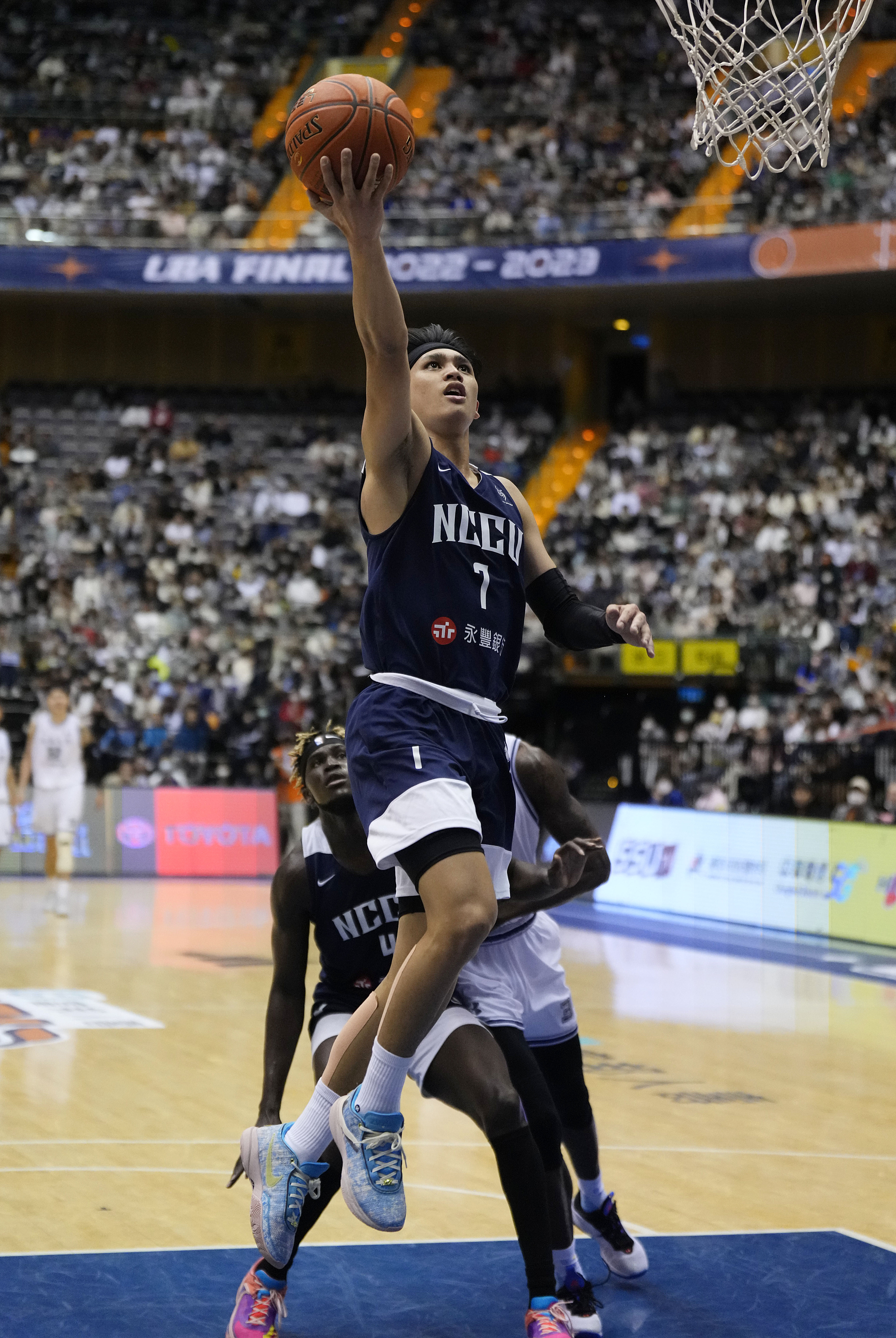 游艾喆+莫巴耶各拿21分　政大退健行收3連霸