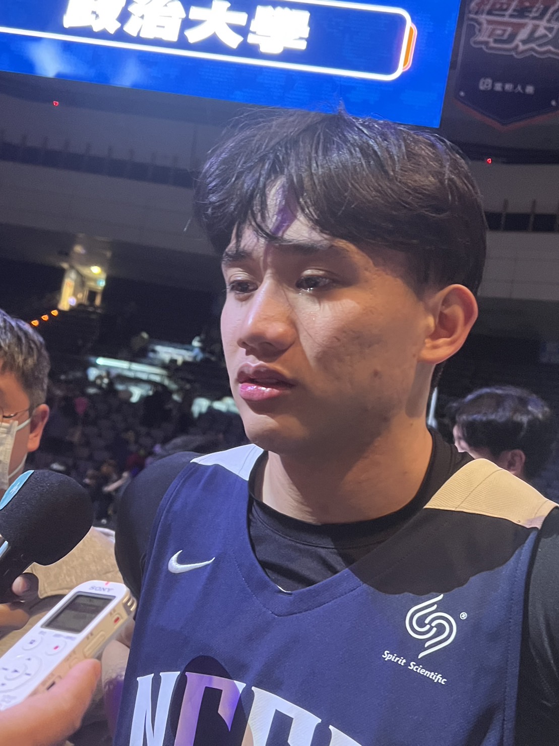 開賽就傷退　林彥廷淚灑球場