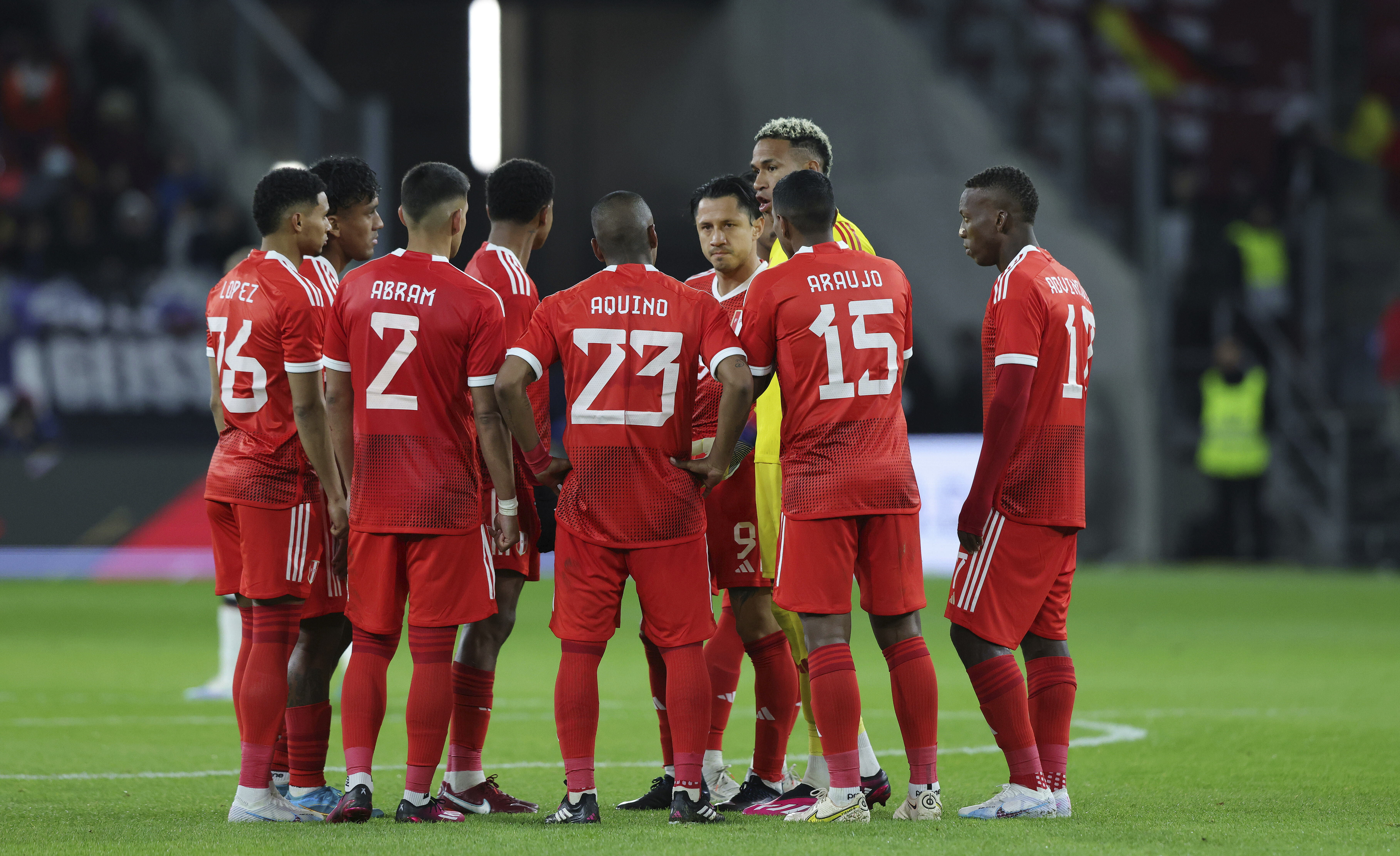 影／祕魯男足抵西班牙備戰友誼賽　與當地警方爆衝突