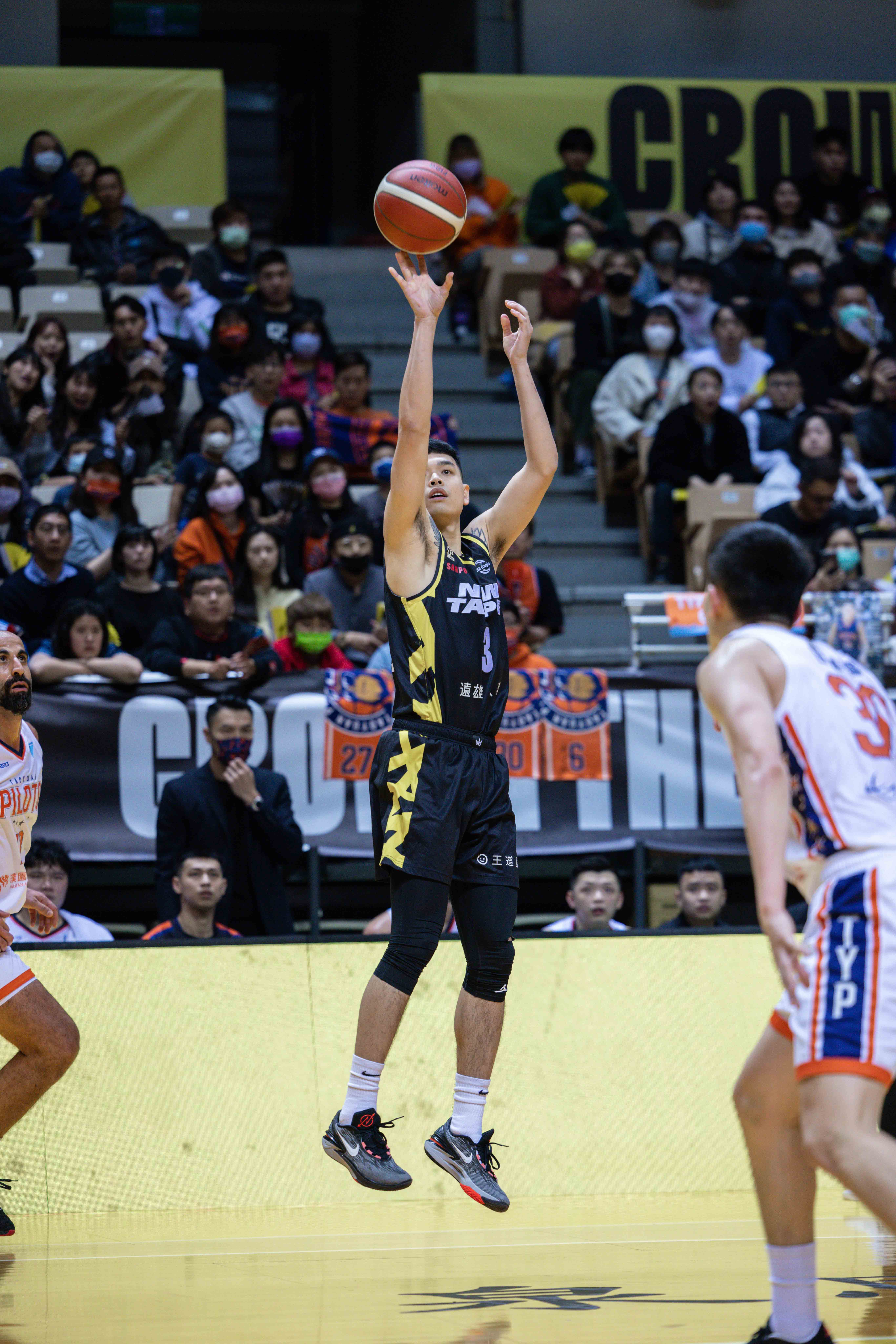 國王率先挺進季後賽　陳俊男與球迷嗆聲