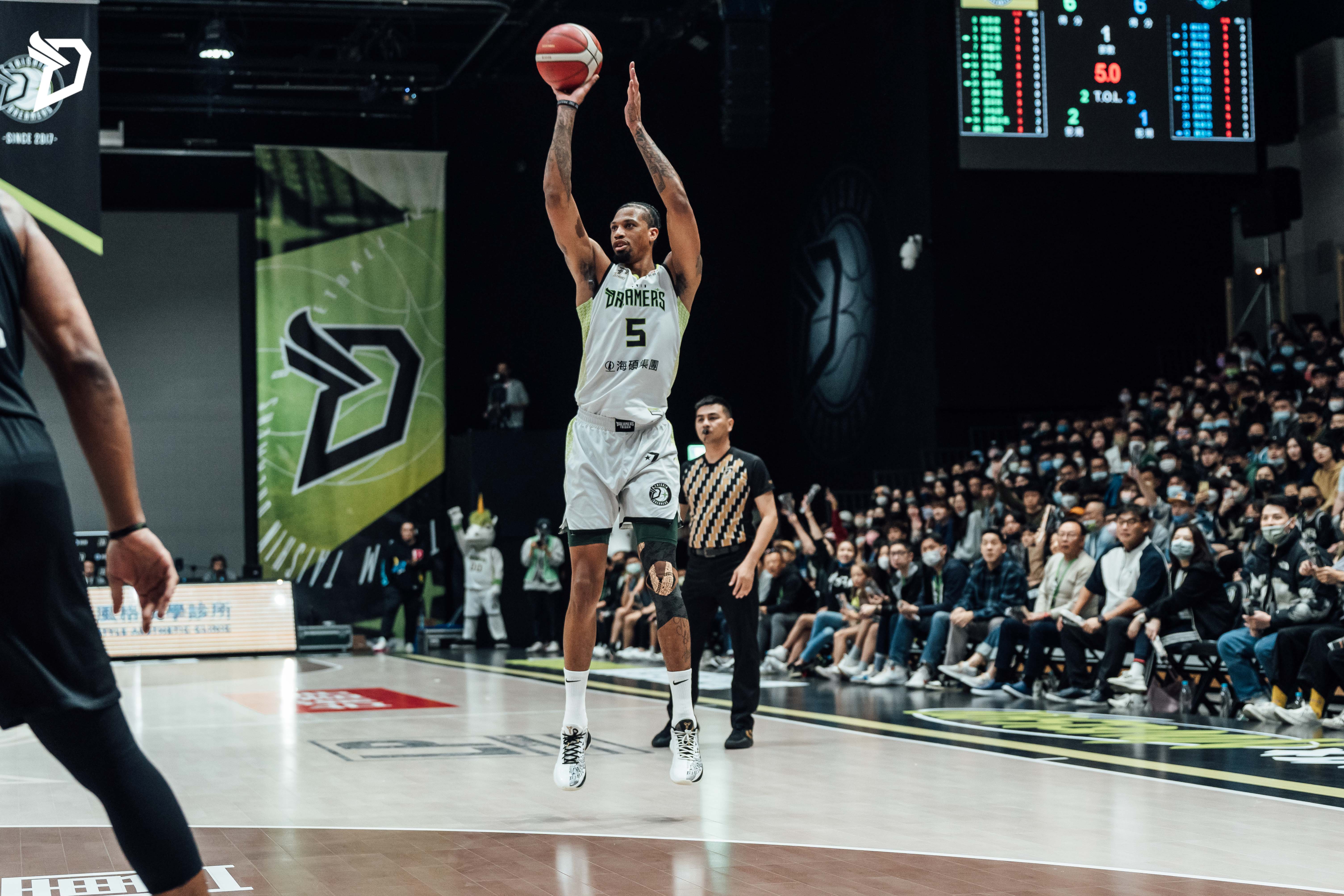 滿場觀眾湧入迷你蛋　夢想家明戰鋼鐵人門票也完售