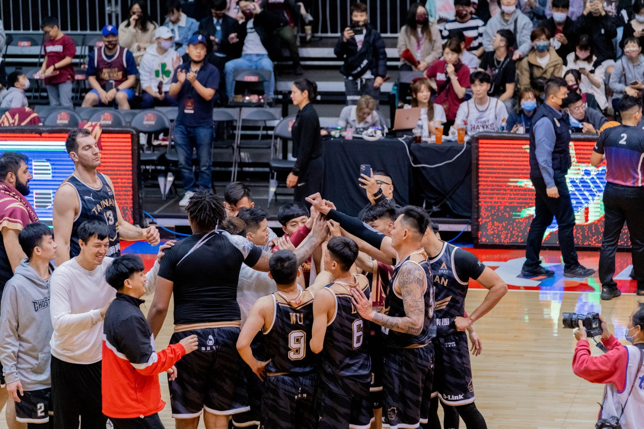 獵鷹主場狂轟118分　輕取太陽確定本季戰績前2名