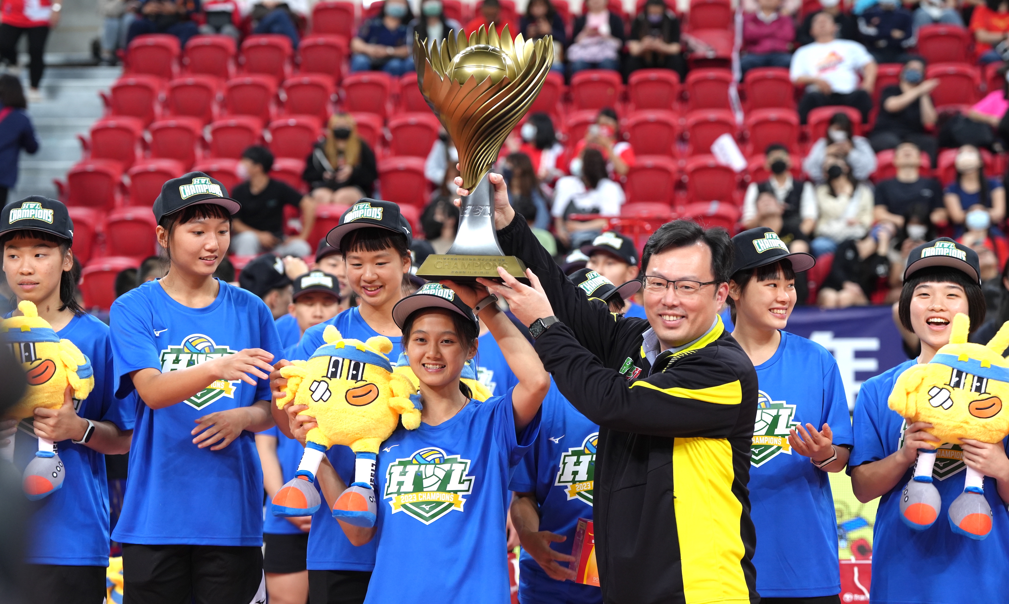 HVL　鶯歌置之死地而封后　華僑意外直落三封王