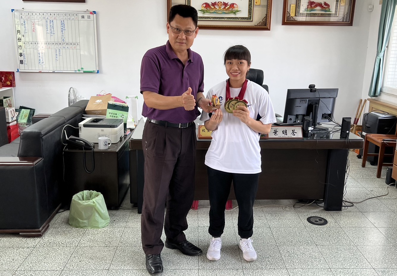 世青少舉重潘幸甄奪3金　返國第一件事回母校感恩