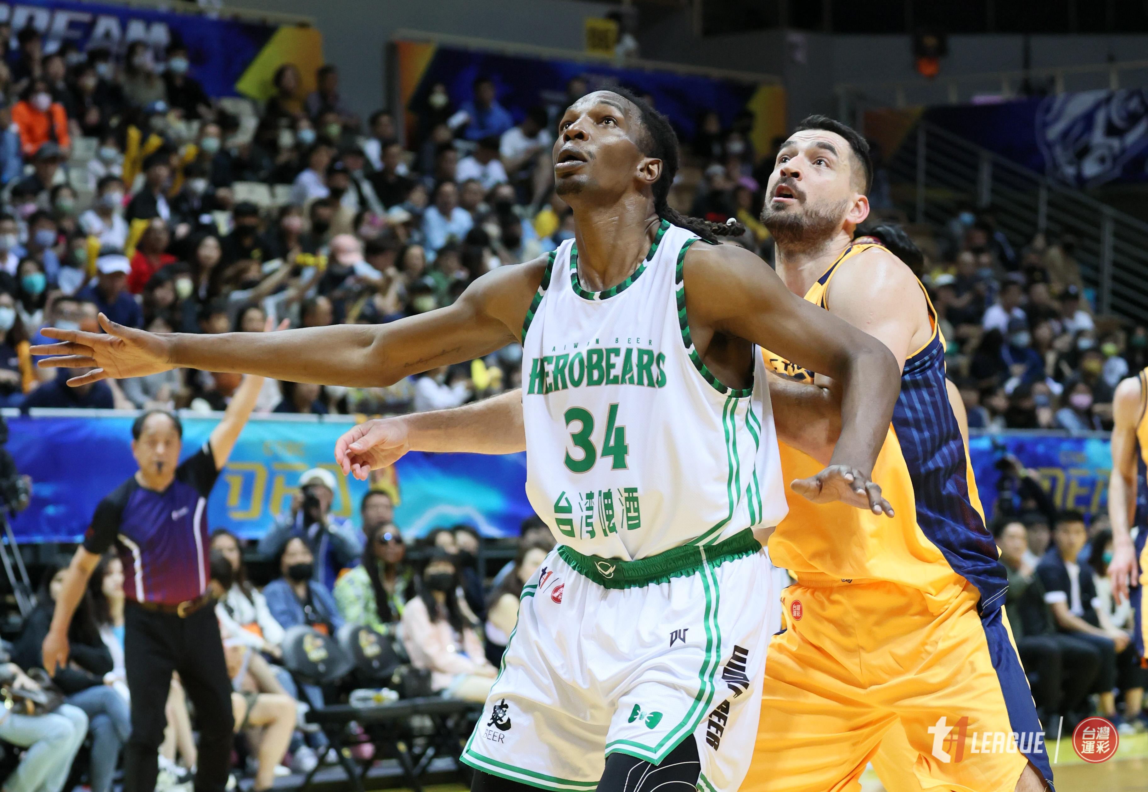 上半場未結束2次技術犯規　塔壁被驅逐出場