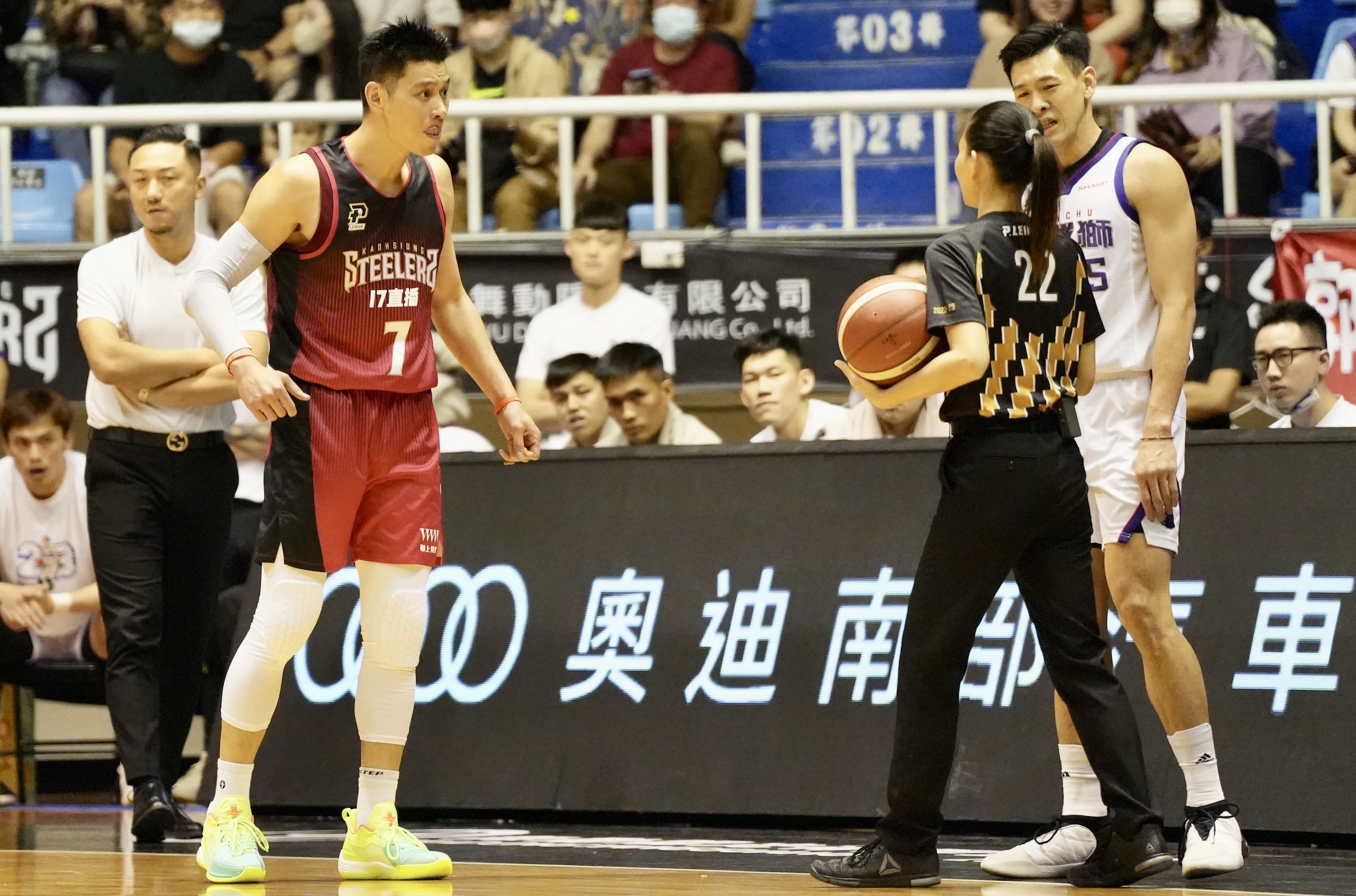 宋宇軒賣力防守　林書豪：每次打到我就抱歉一下