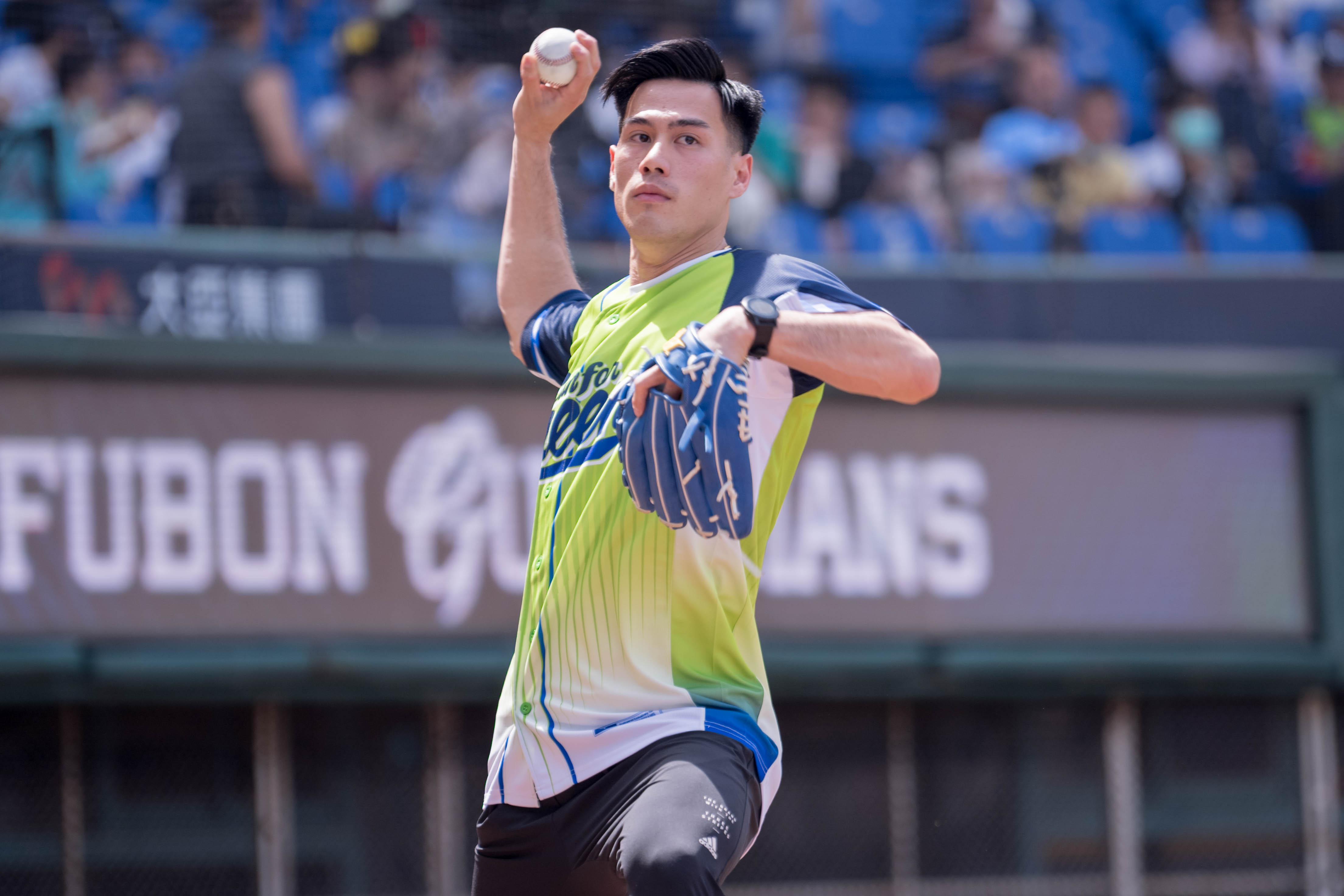 影/「最速男神」楊俊瀚開球超準　背號「0→1」有特殊意義