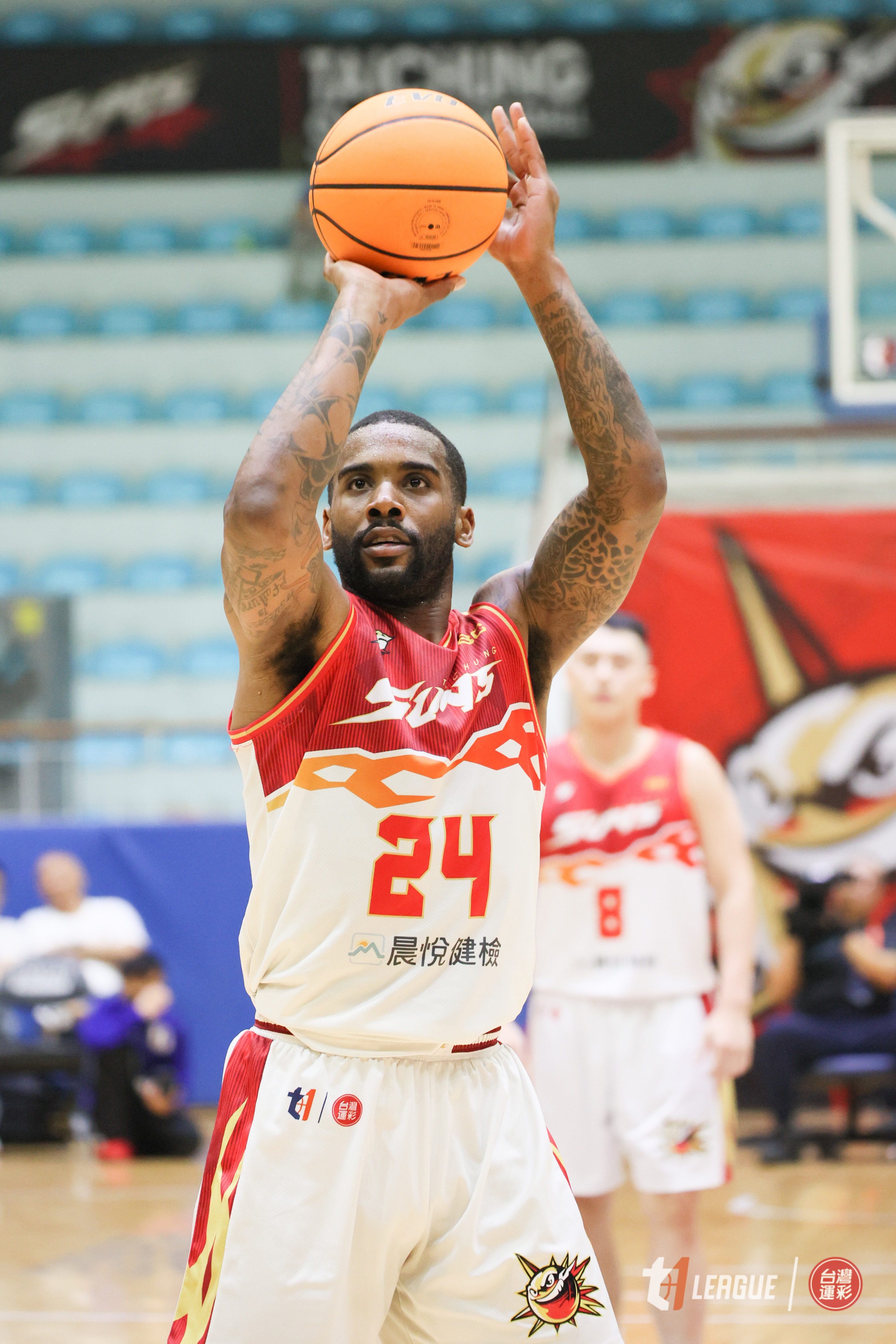 萊斯44分大三元　太陽退英熊逼出第3戰