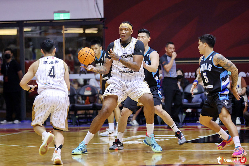 隊史季後賽首戰旗開得勝　台鋼獵鷹14分差打倒海神