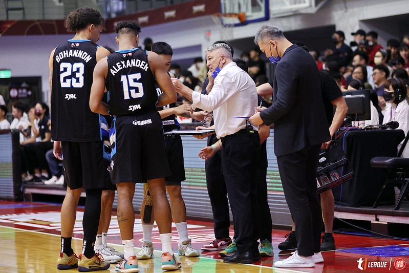 首戰外線不及獵鷹　海神教頭：射手要有信心