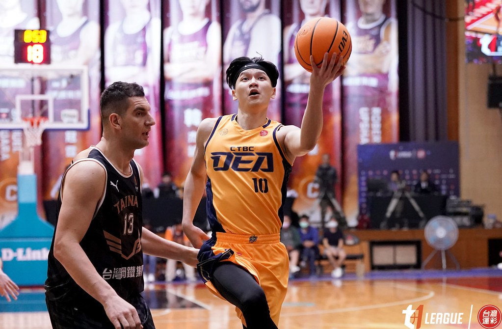 昔日子弟兵謝亞軒對獵鷹特別順手　劉孟竹：不用在我面前表演了