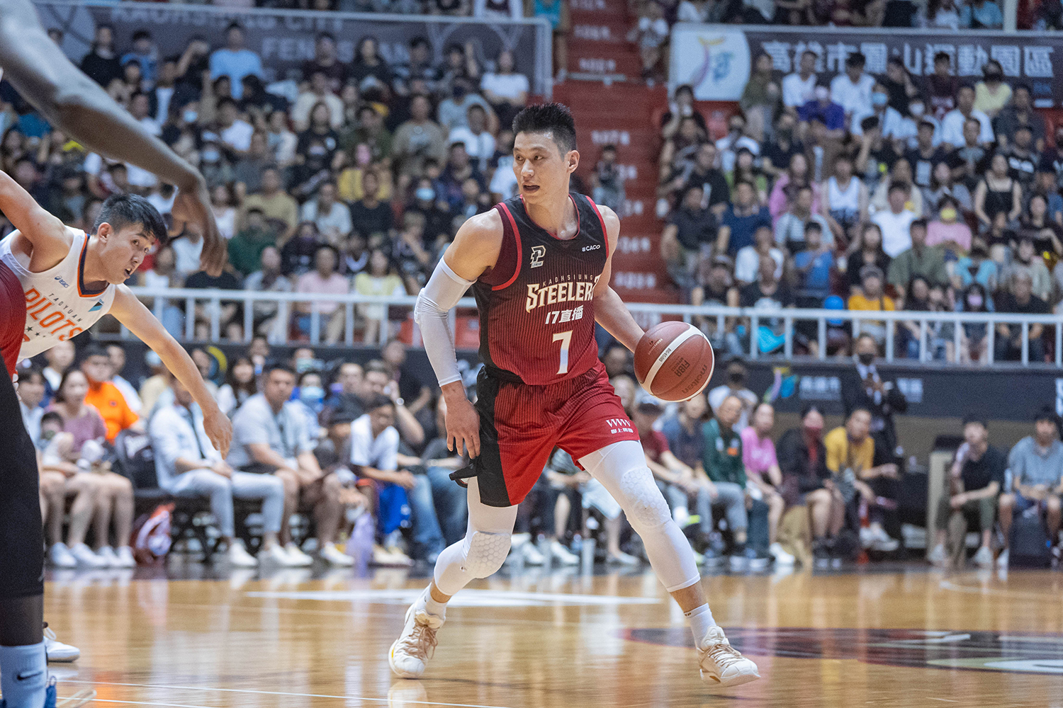 鄭志龍自爆膽子小　林書豪眼神兇不敢換他