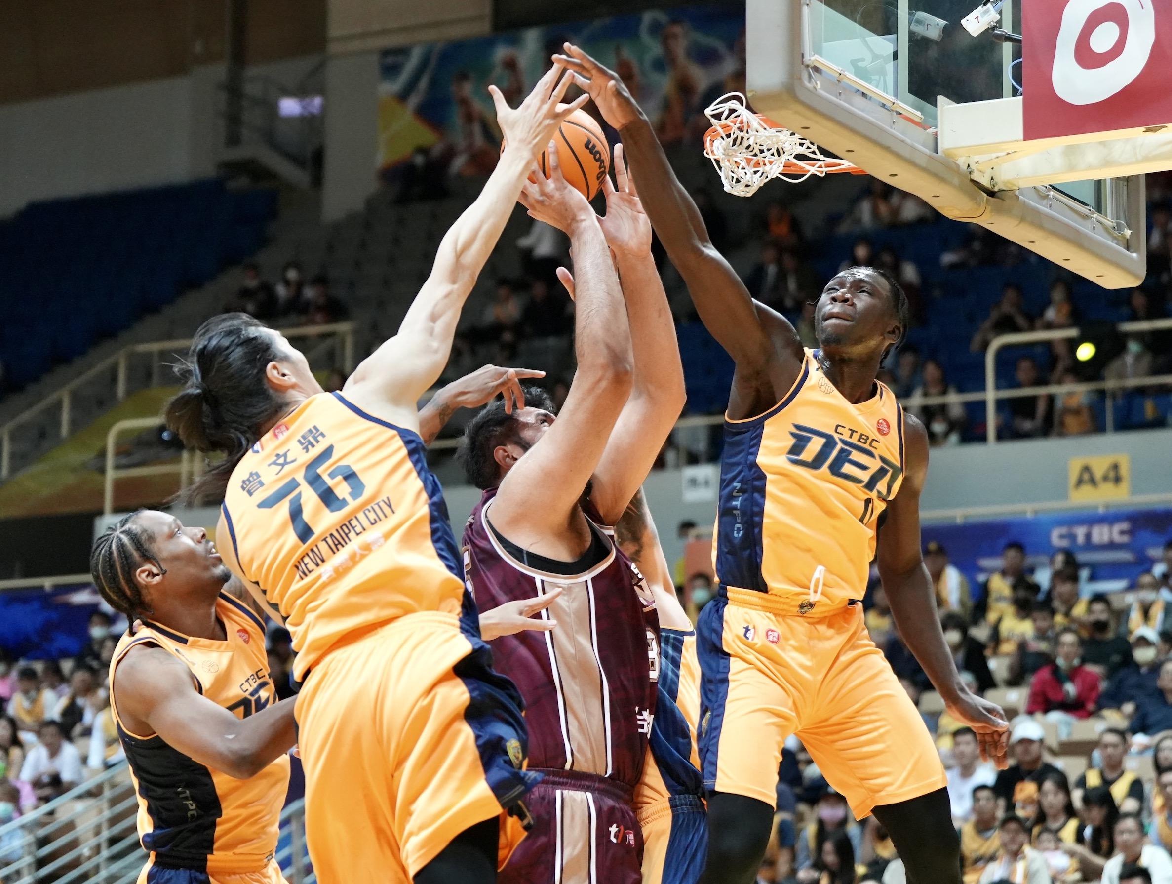 T1總冠軍賽　中信在第四節閃電逆轉臺鋼　系列賽2比0領先