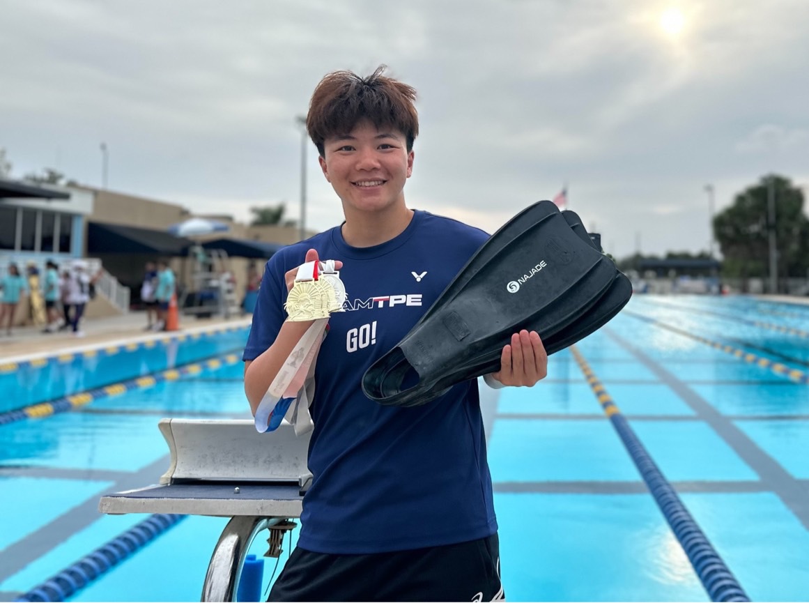 何品莉角逐世界盃蹼泳賽美國站　勇奪3金1銀