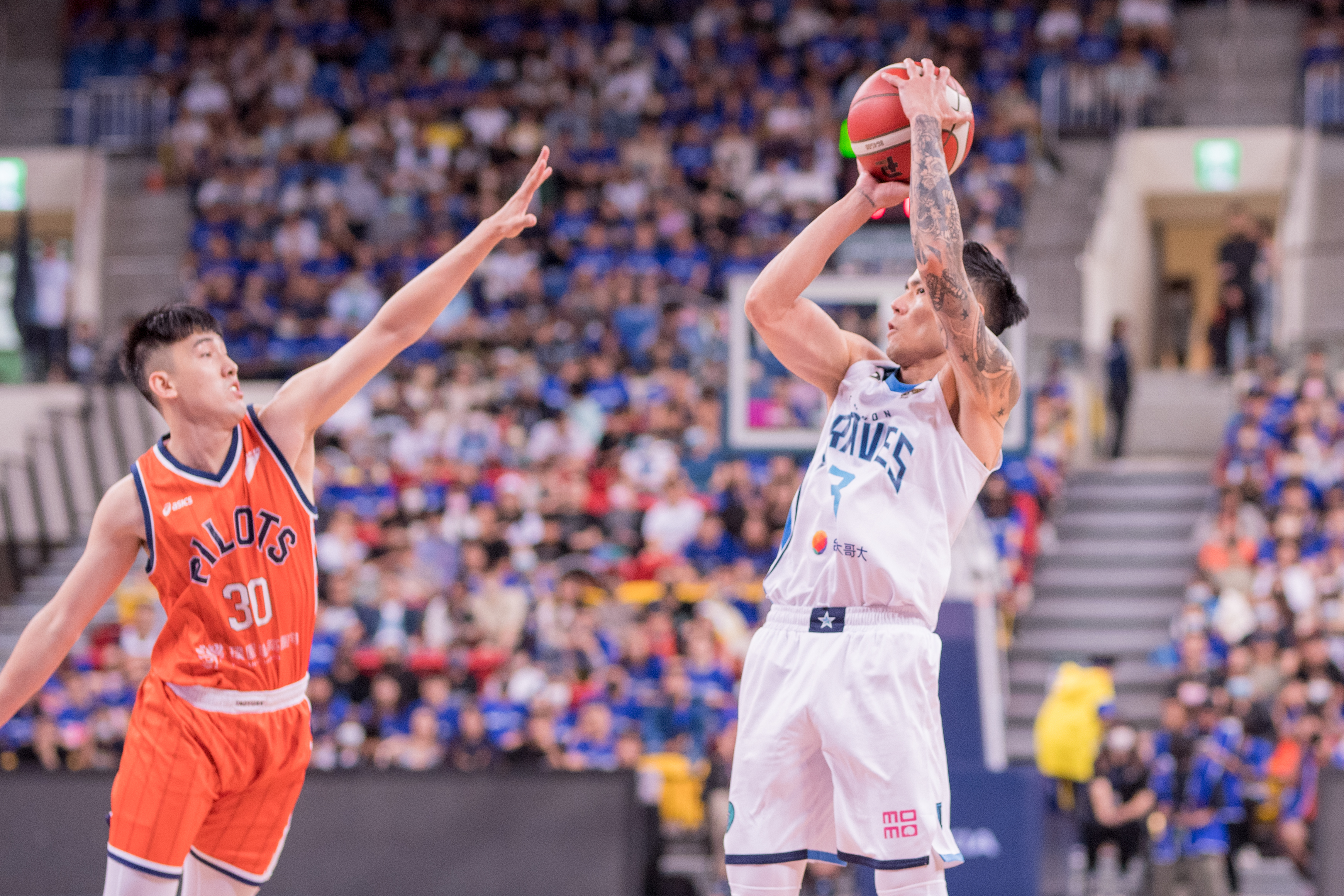 只靠艾爾斯苦撐　勇士上半場領先20分