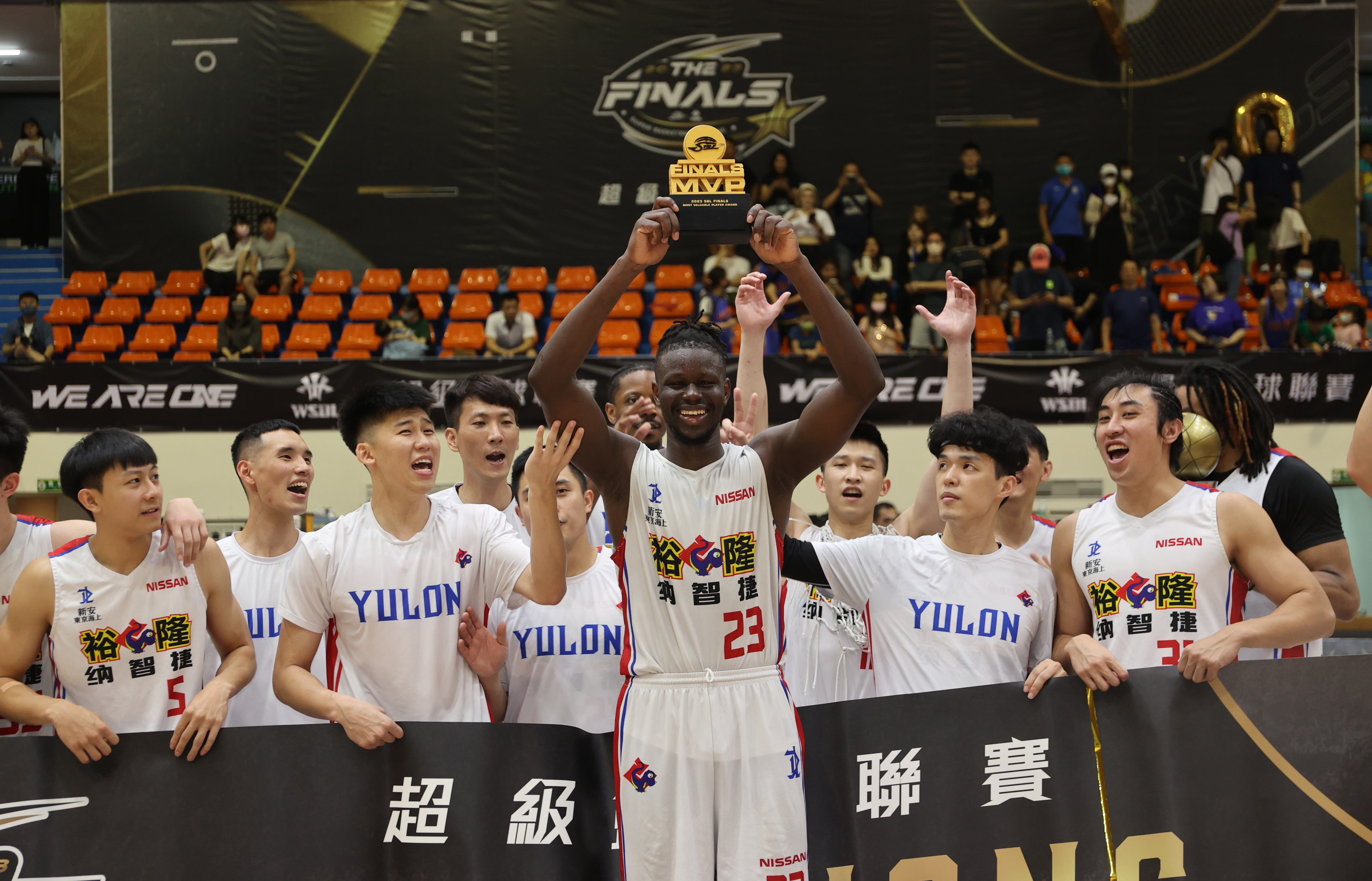 斑霸獲FMVP　柯旻豪抱回年度MVP