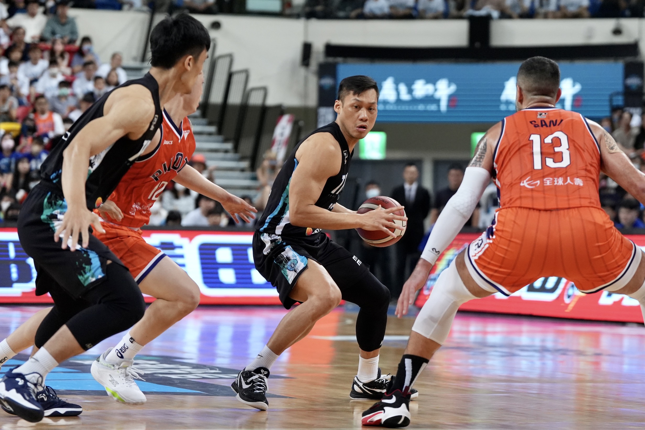 林志傑、蔡文誠末節坐板凳　許晉哲不讓新生代大頭症