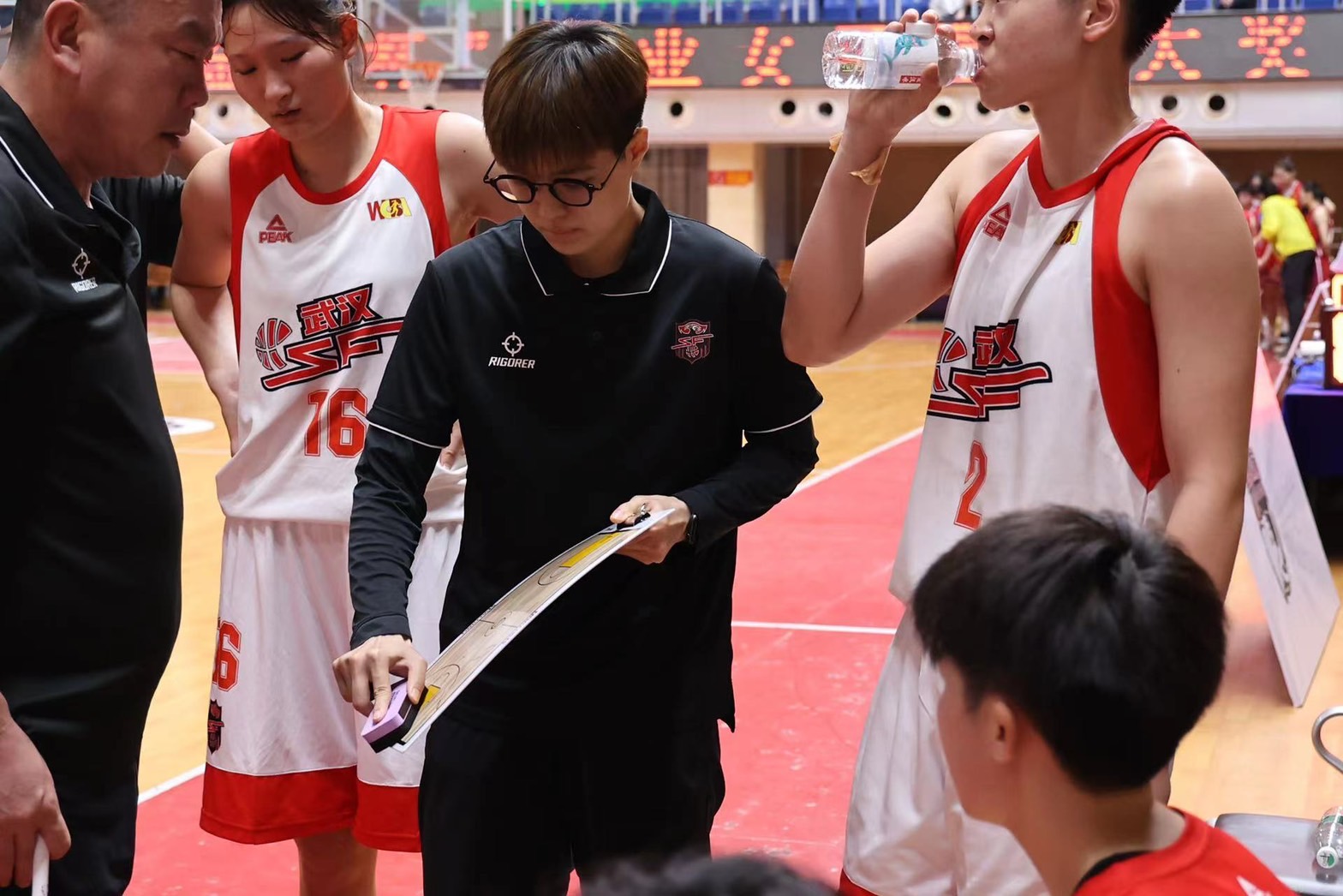 從球員變WCBA助教　魏于淳成台灣第一人