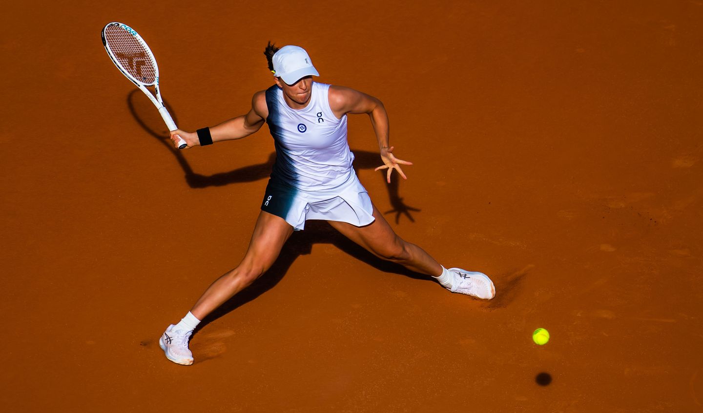 生日前夕Swiatek直落二晉法網次輪　展開球后保衛戰