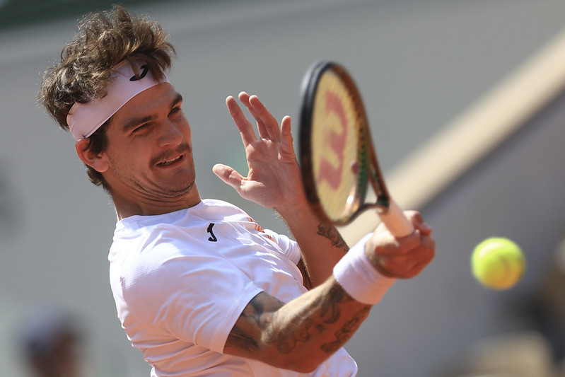 爆法網最大冷門卻被追問家暴指控　巴西小將爆氣回應