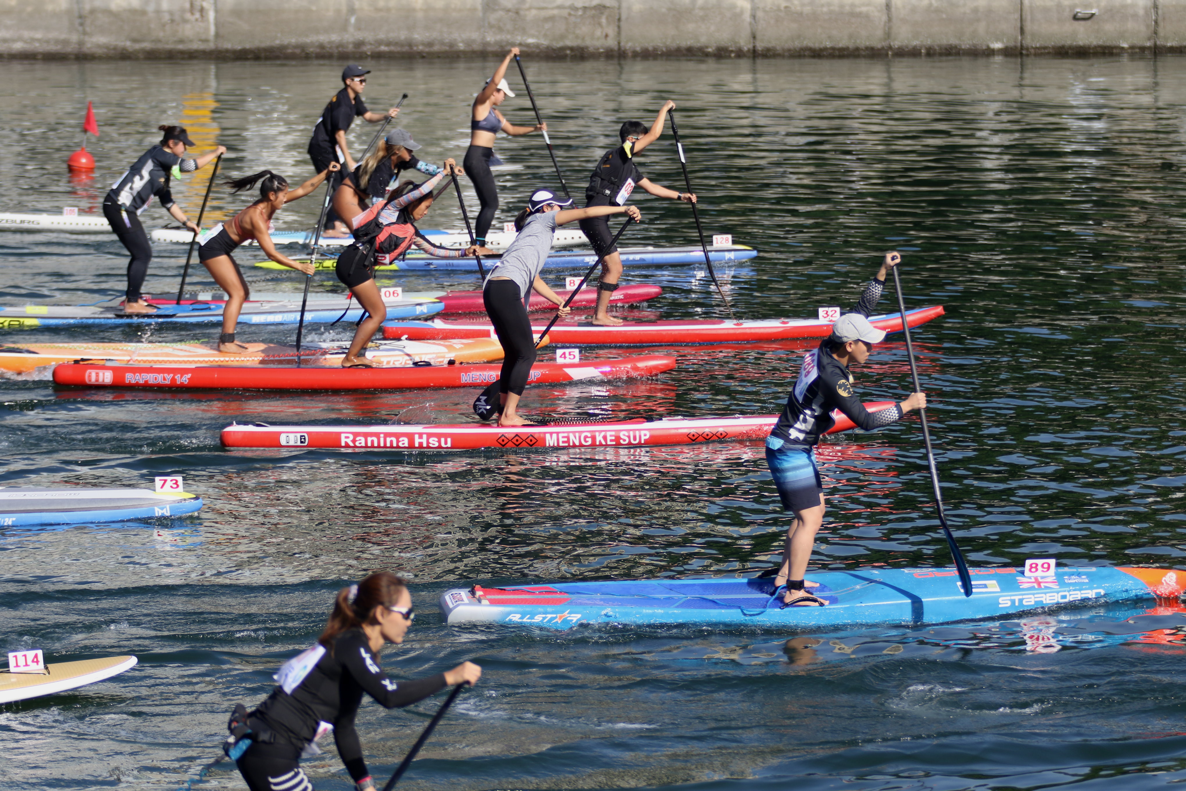 SUP立式划槳邀請賽　高雄愛河登場