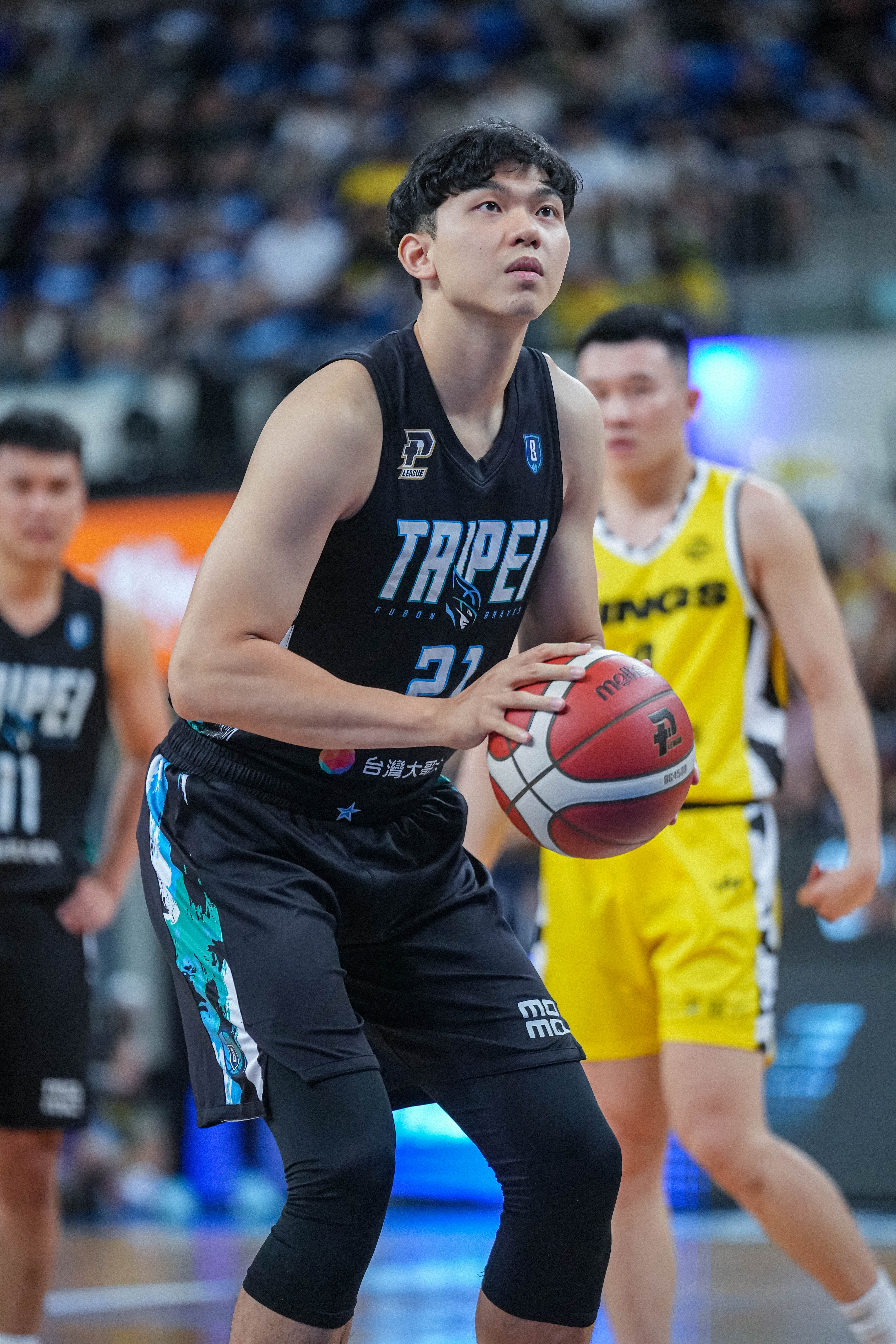 對啦啦隊不當動作　勇士球團與曾祥鈞皆道歉