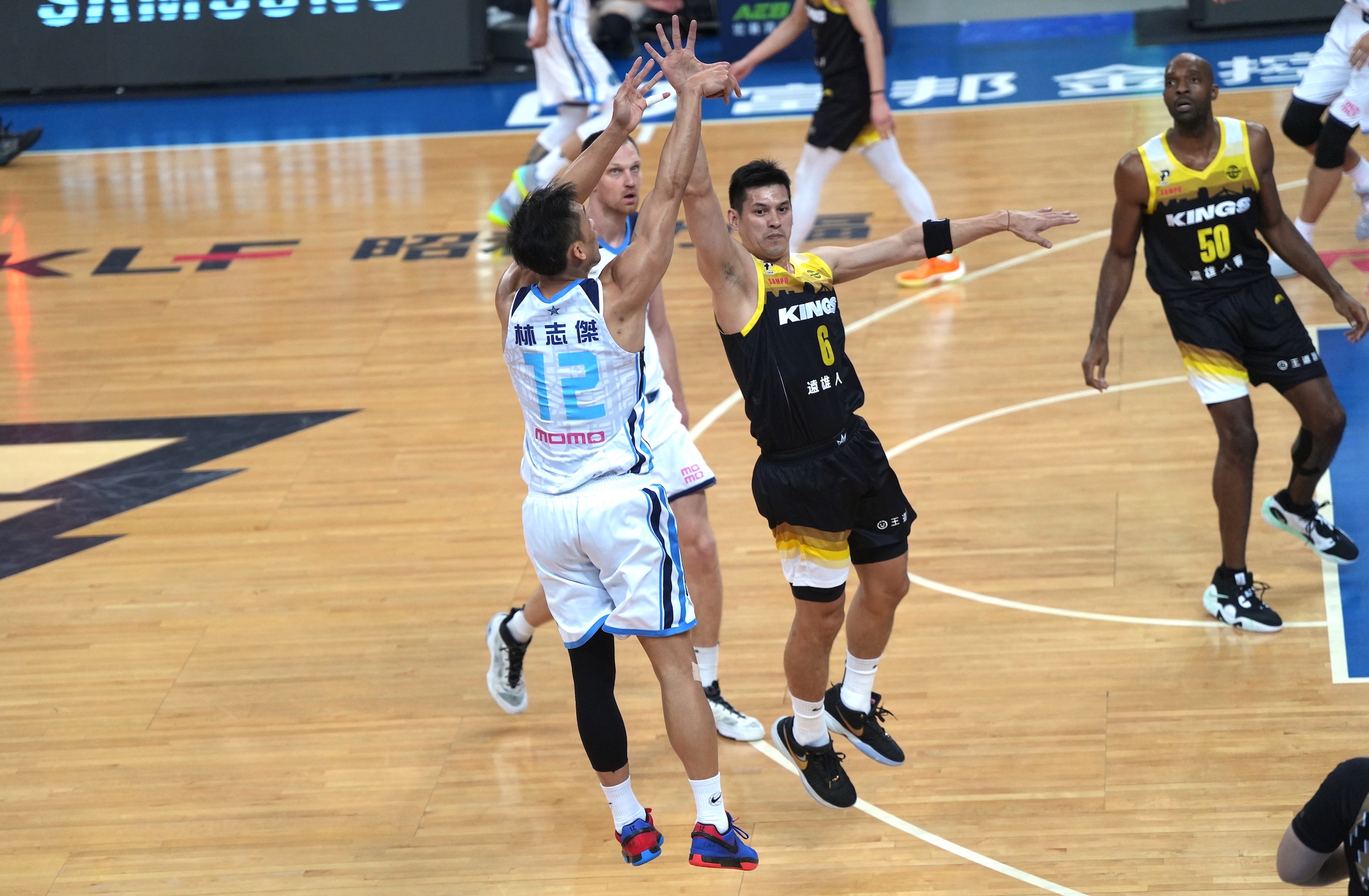 總冠軍賽第4戰　國王107比97勇士　系列賽2比2